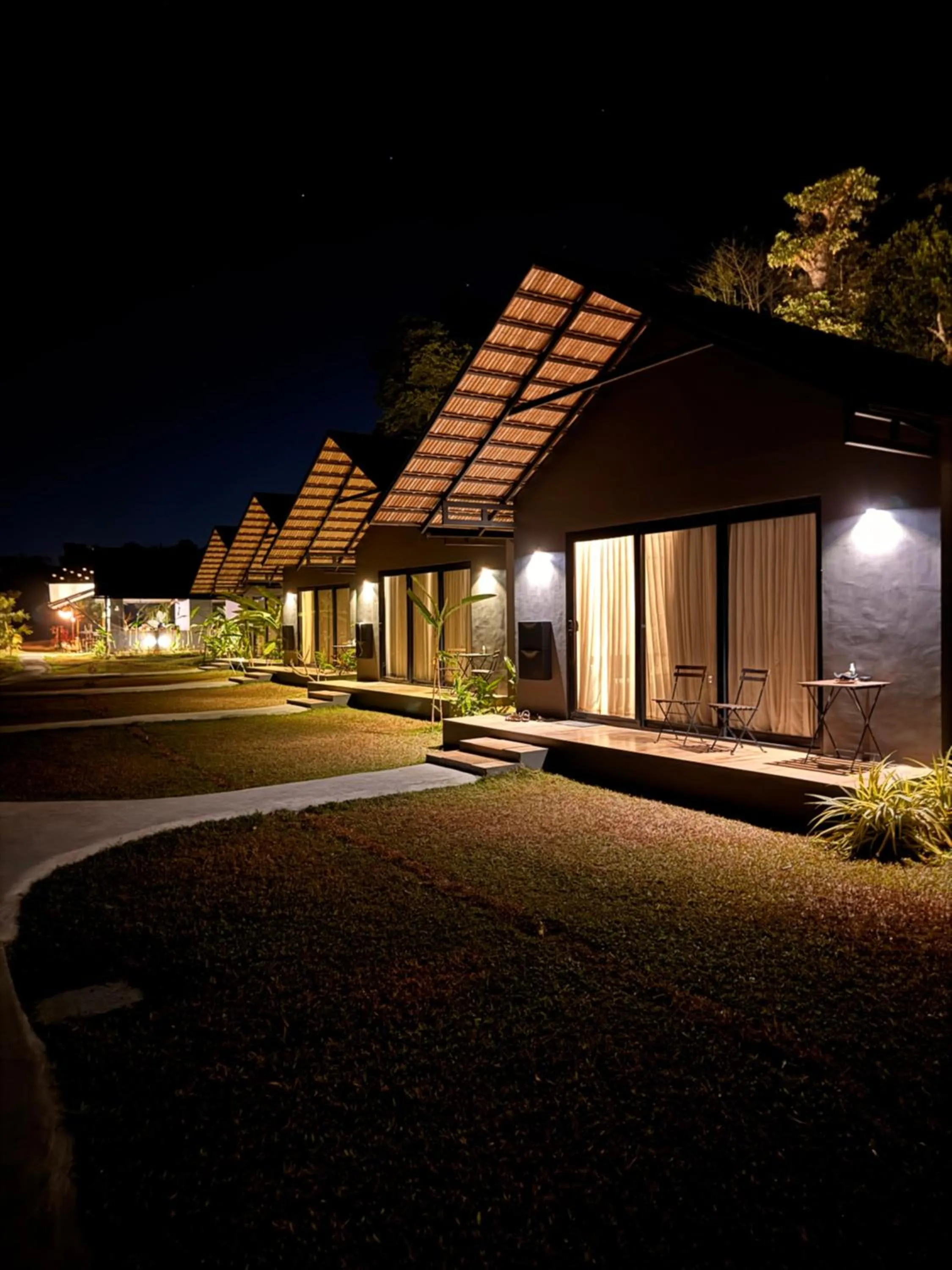 Property building in Bendheka - Cliff Front Cottages Coorg