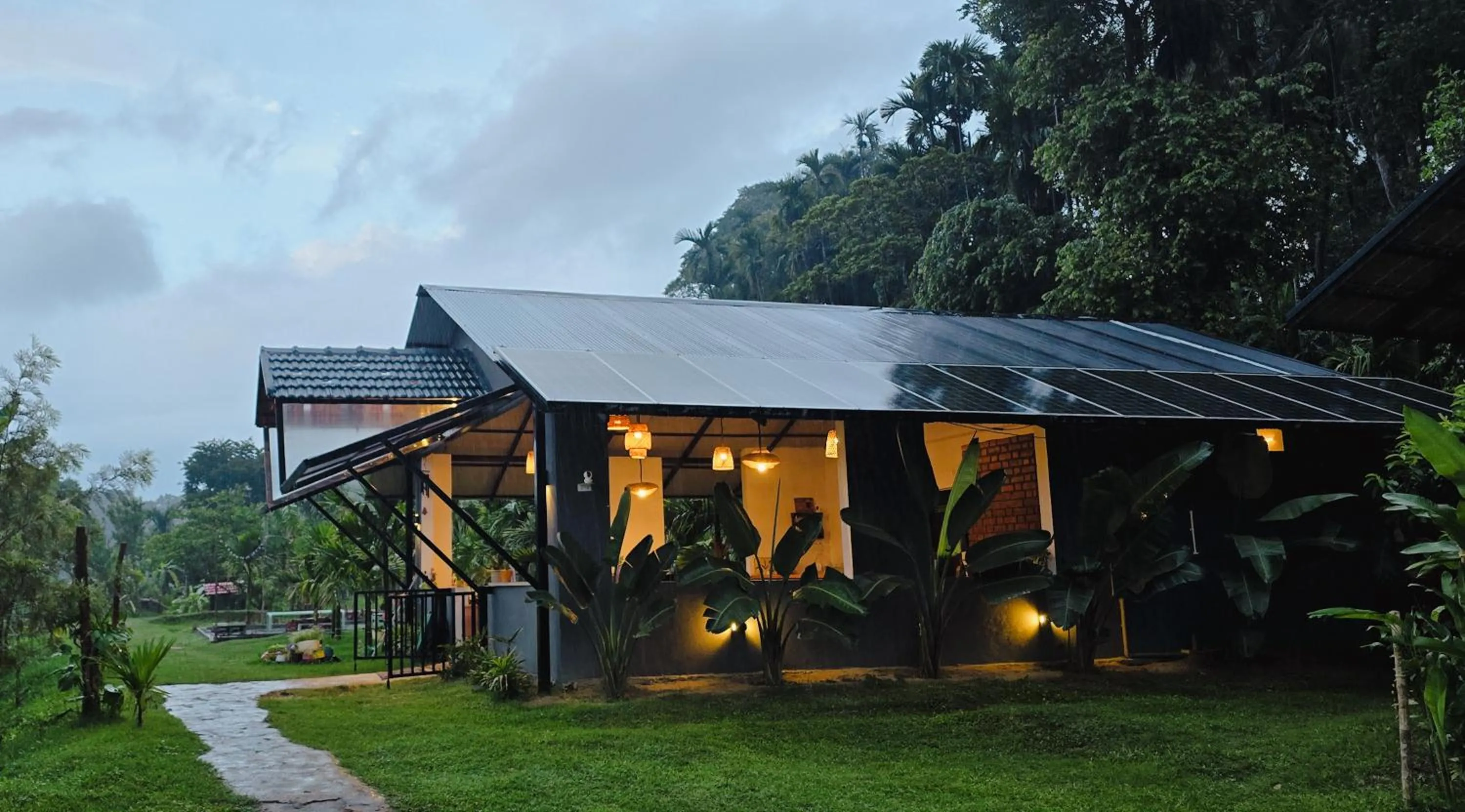 Restaurant/places to eat in Bendheka - Cliff Front Cottages Coorg
