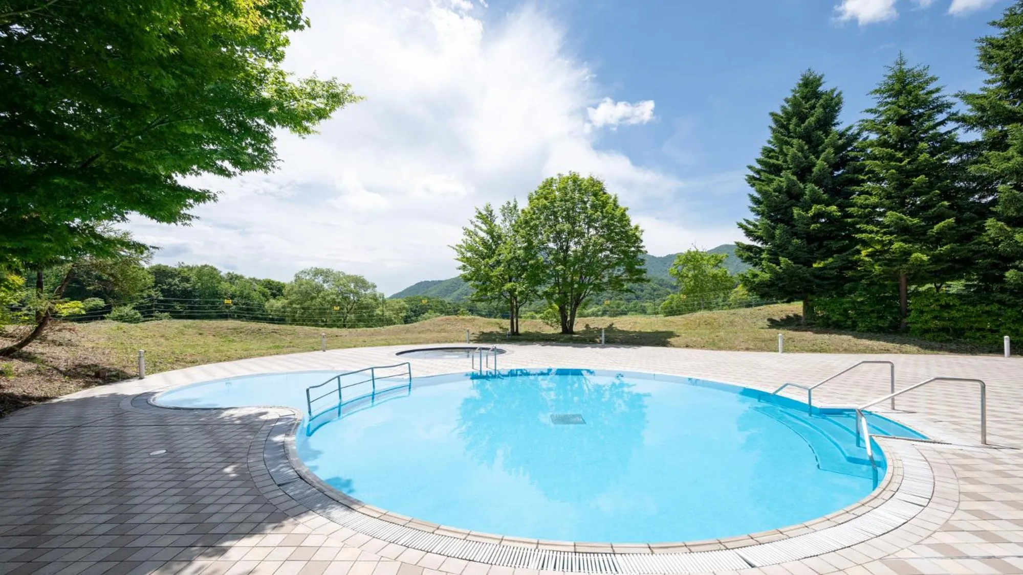 Swimming pool in EN RESORT Grandeco Hotel