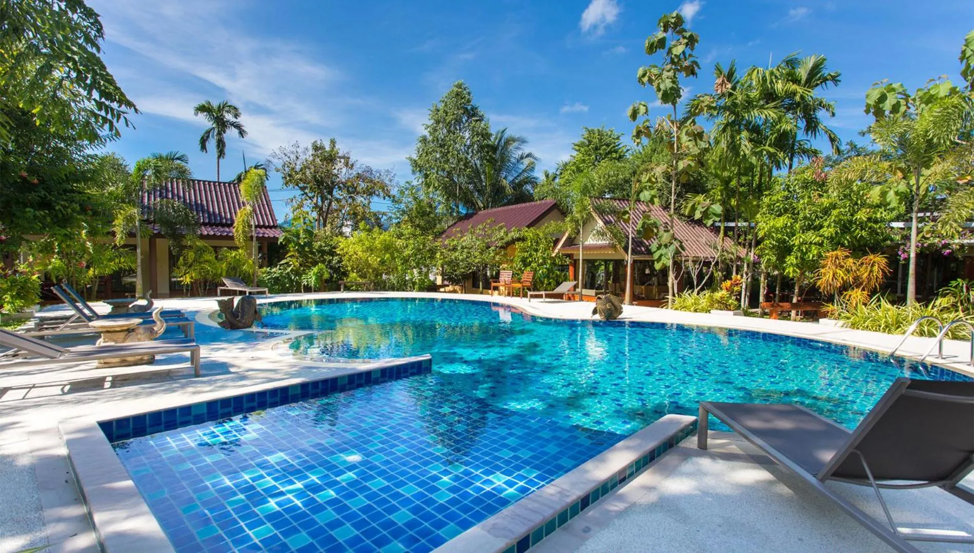 Swimming pool in Baan Suan Villas Resort
