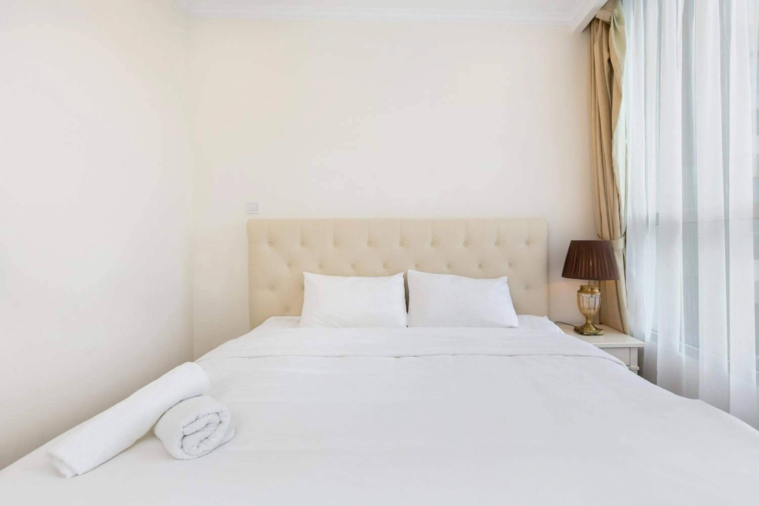 Bed in Elvita Landmark Luxury Residence