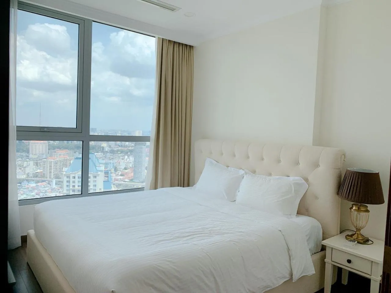 Bed in Elvita Landmark Luxury Residence