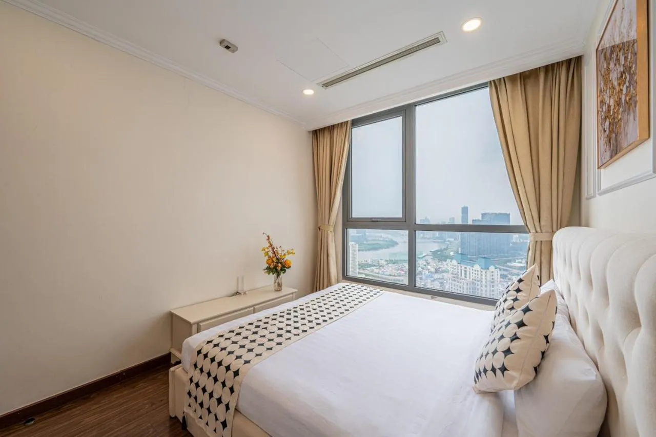 Bed in Elvita Landmark Luxury Residence