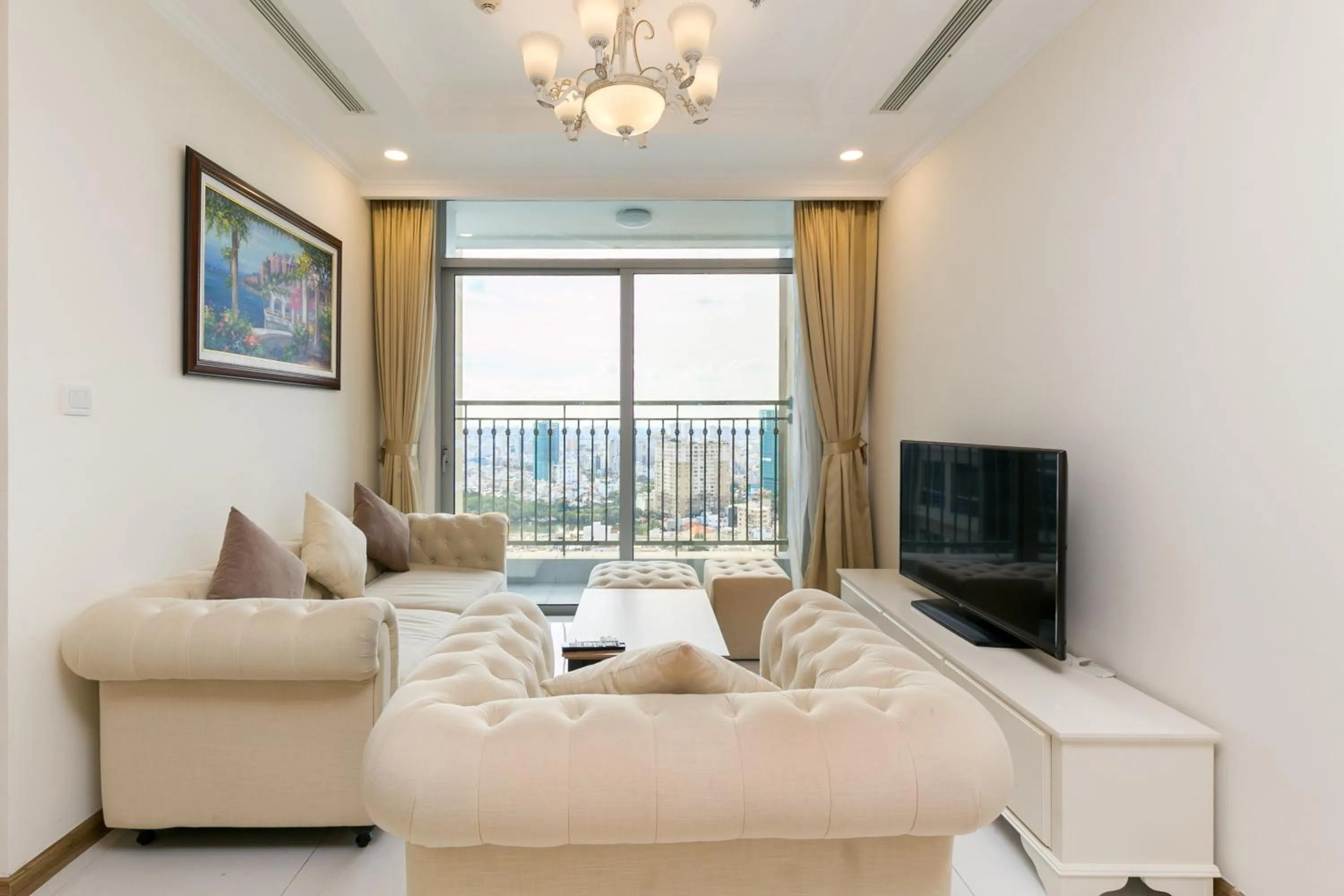 Communal lounge/ TV room in Elvita Landmark Luxury Residence
