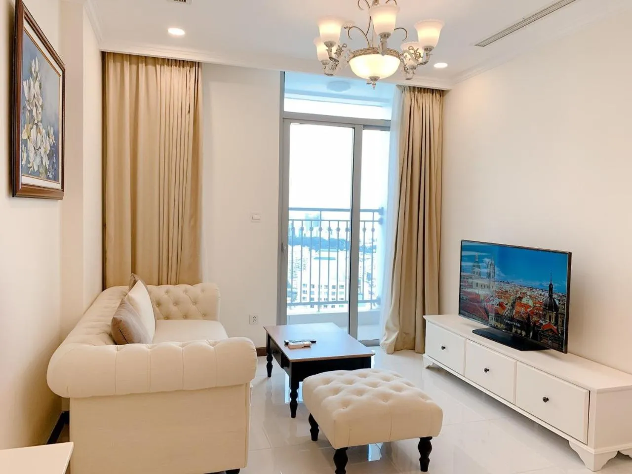 Communal lounge/ TV room in Elvita Landmark Luxury Residence