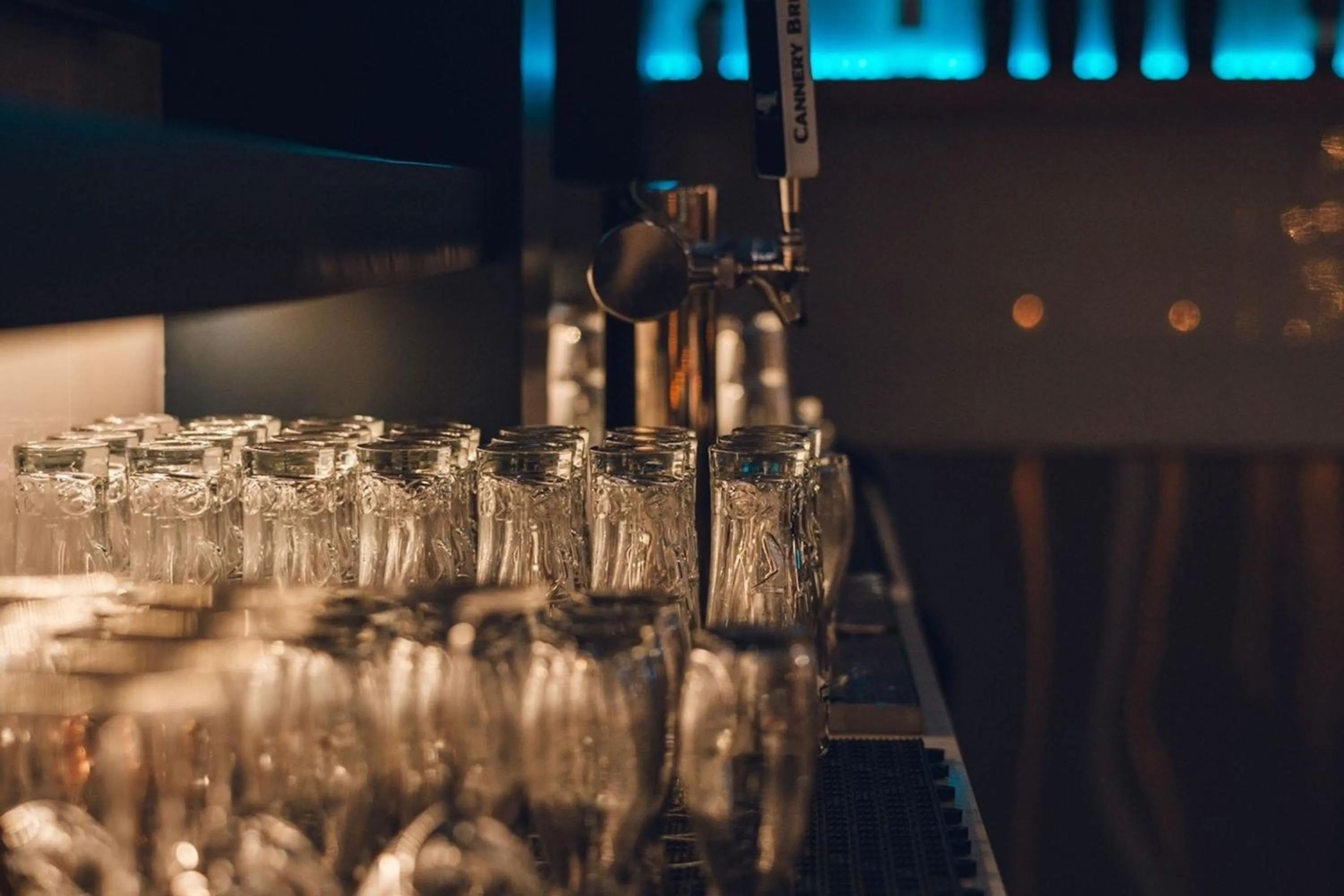 Lounge or bar in Four Points by Sheraton Penticton at the Convention Centre