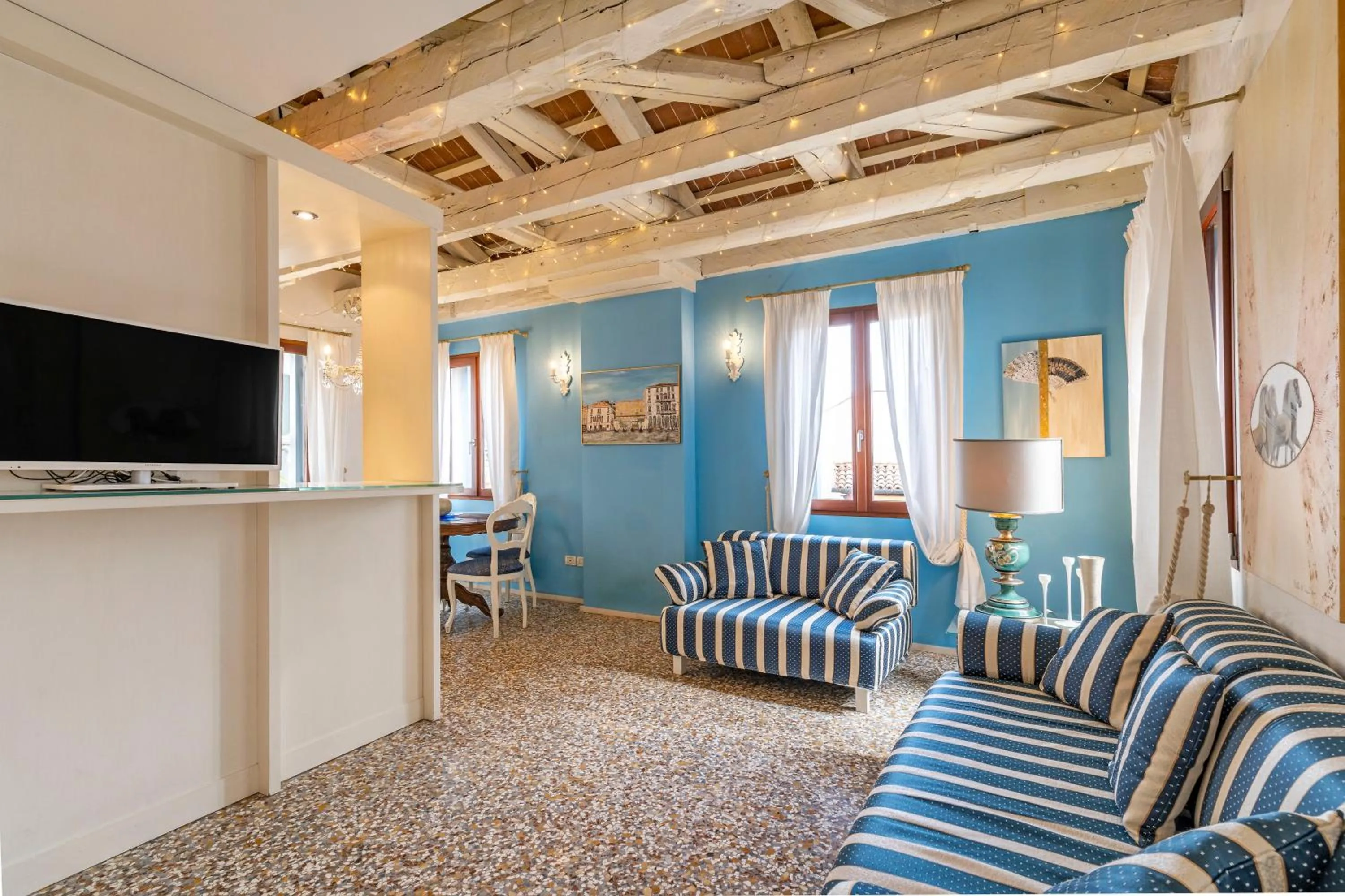 Living room in Friari Suite-Luxury apt. close to Rialto Bridge