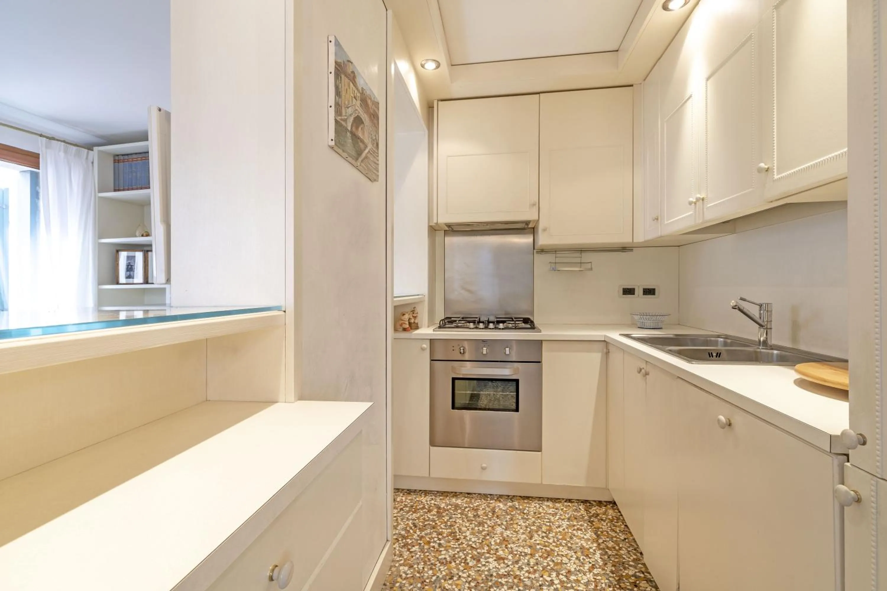 Kitchen or kitchenette in Friari Suite-Luxury apt. close to Rialto Bridge
