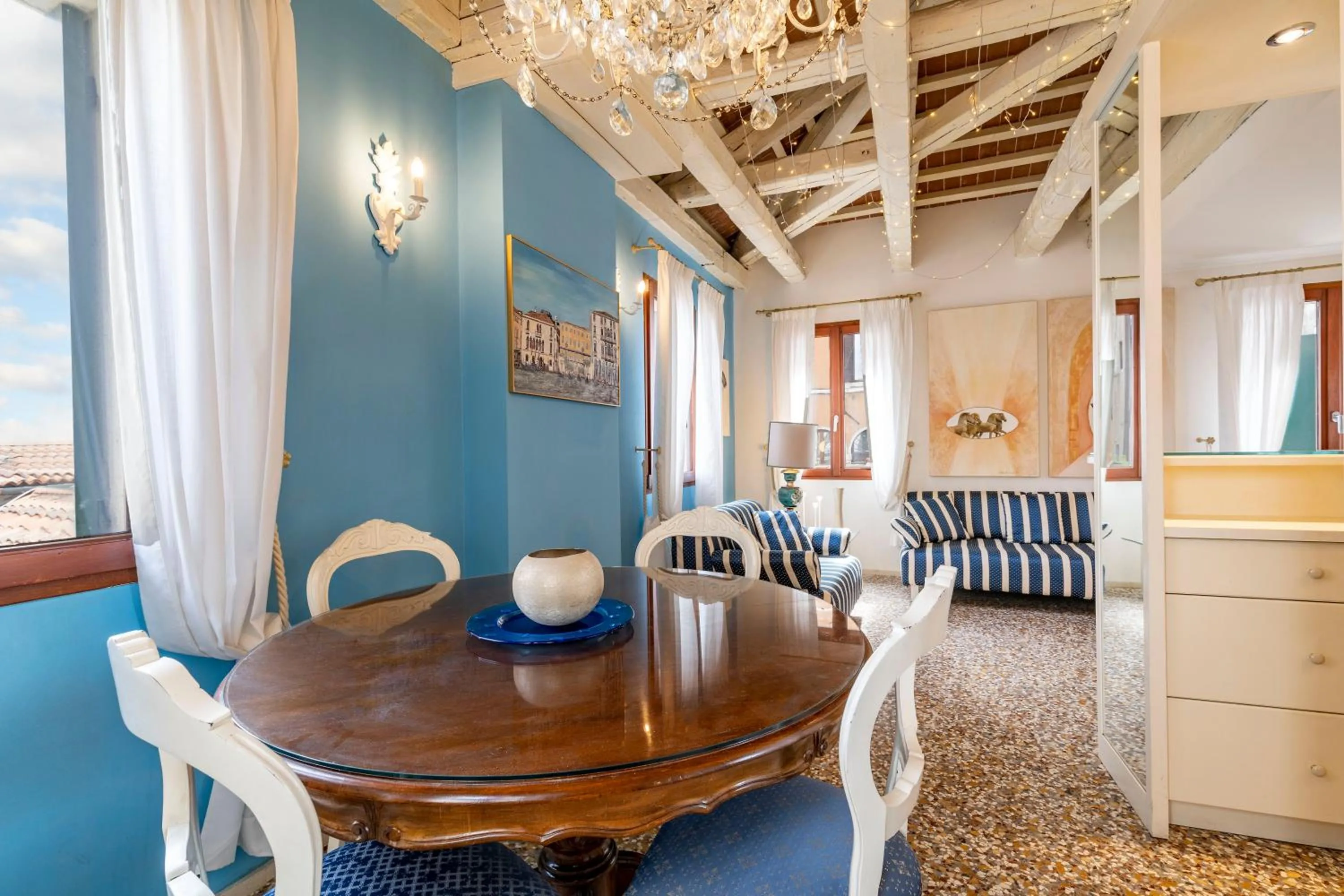 Living room in Friari Suite-Luxury apt. close to Rialto Bridge