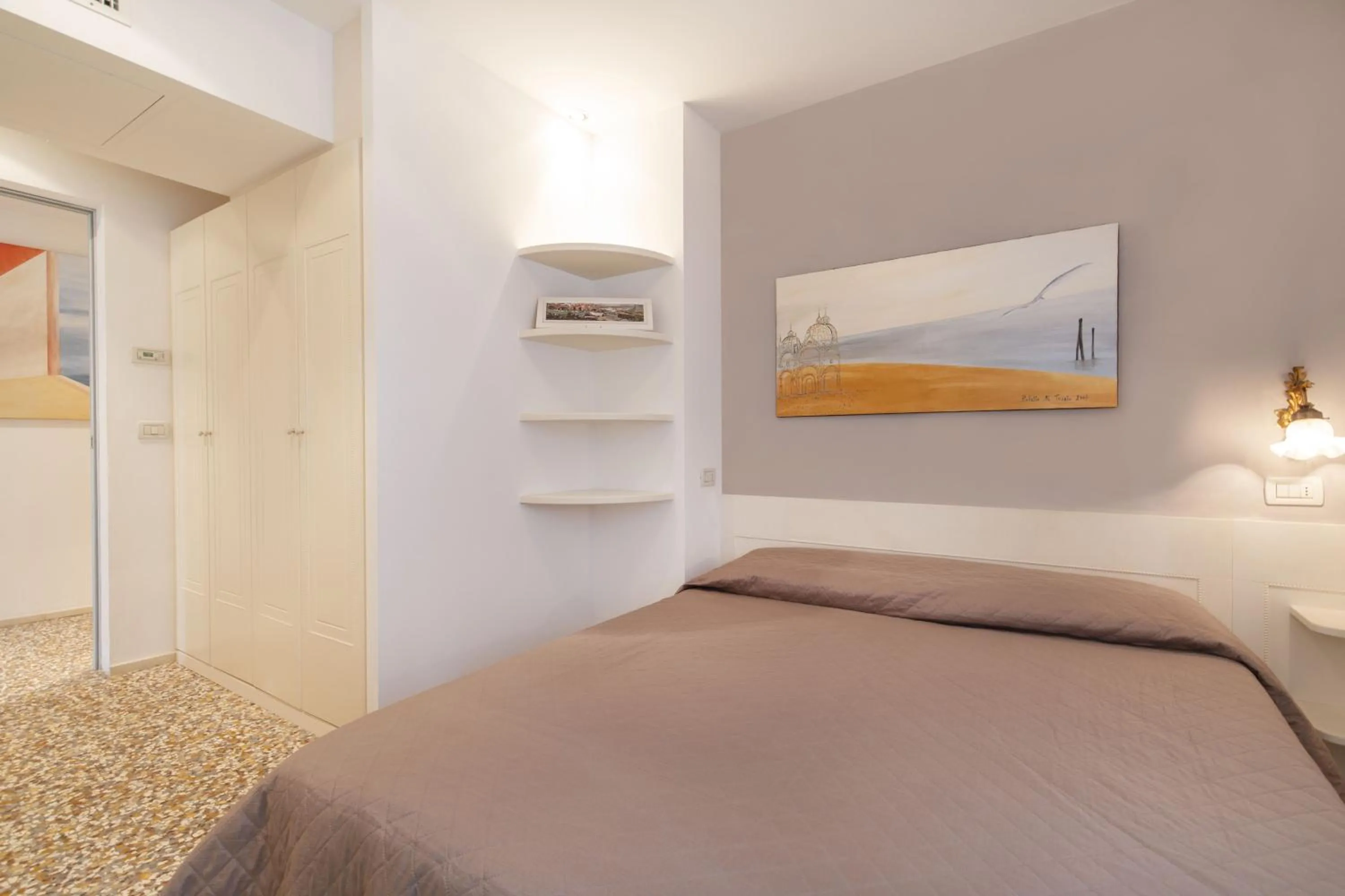 Bedroom, Bed in Friari Suite-Luxury apt. close to Rialto Bridge