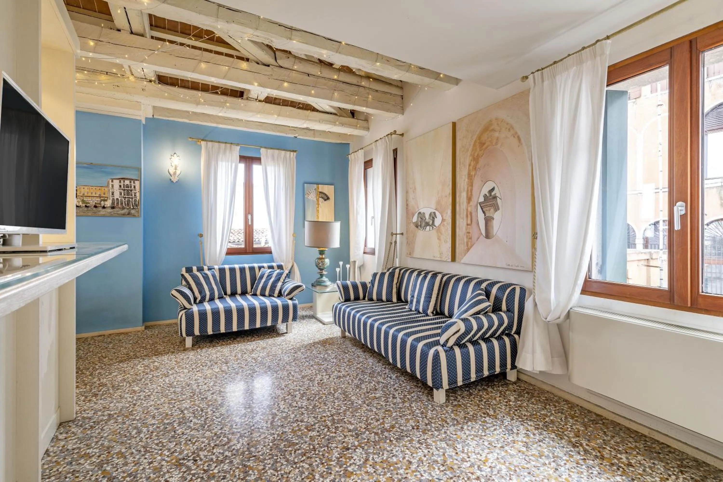 Living room in Friari Suite-Luxury apt. close to Rialto Bridge