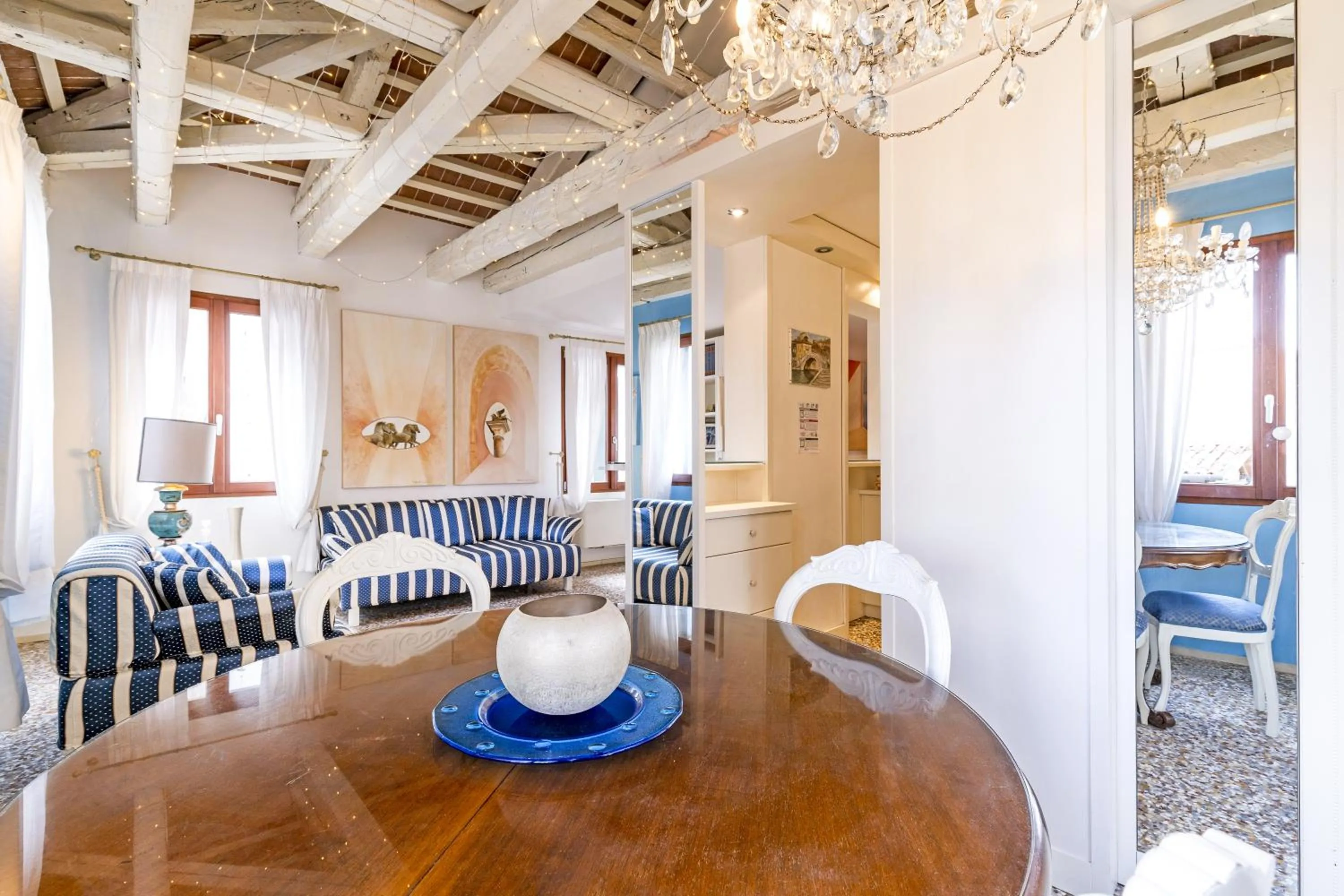 Living room in Friari Suite-Luxury apt. close to Rialto Bridge
