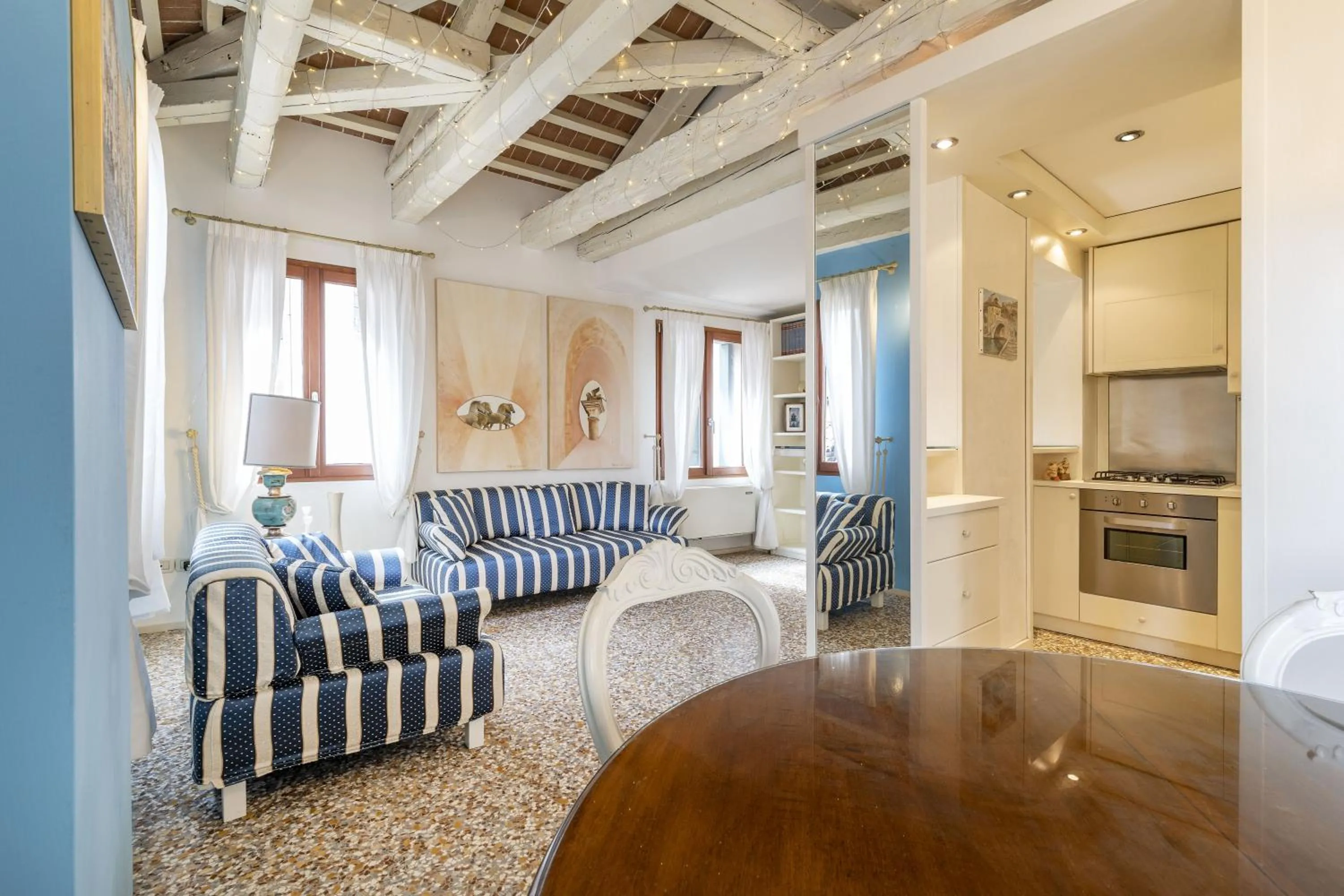 Kitchen or kitchenette, Bed in Friari Suite-Luxury apt. close to Rialto Bridge