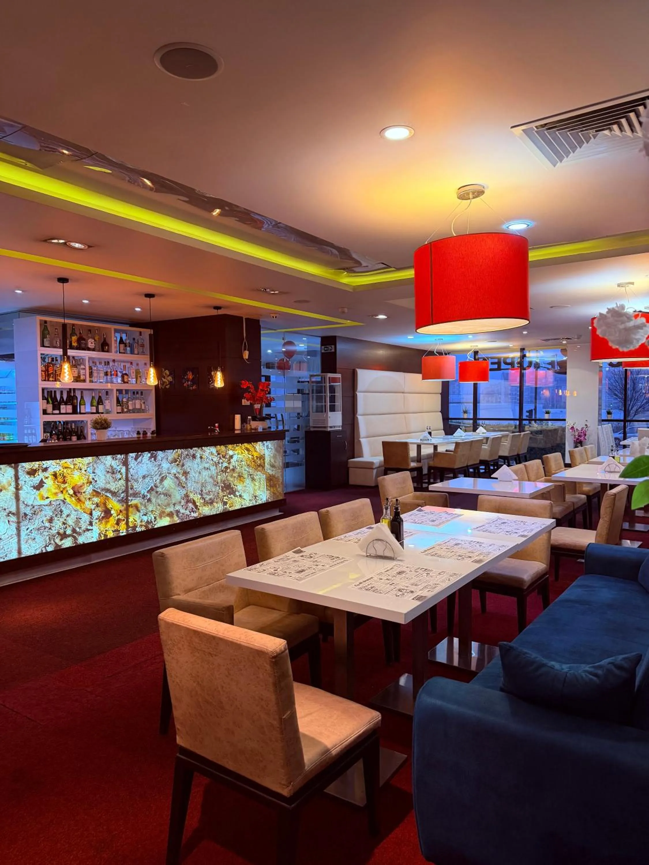 Restaurant/places to eat in Hotel Dream