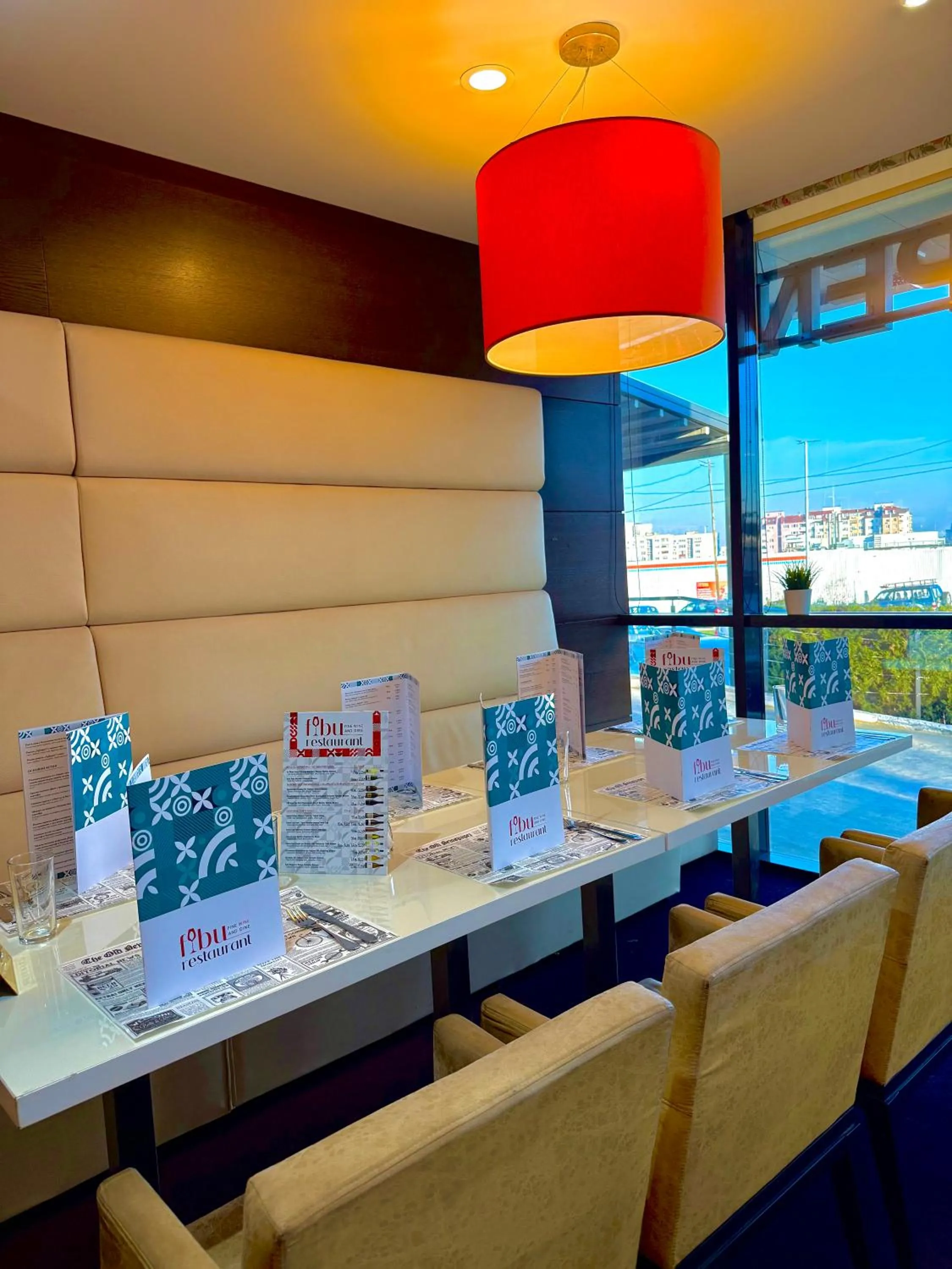 Restaurant/places to eat in Hotel Dream