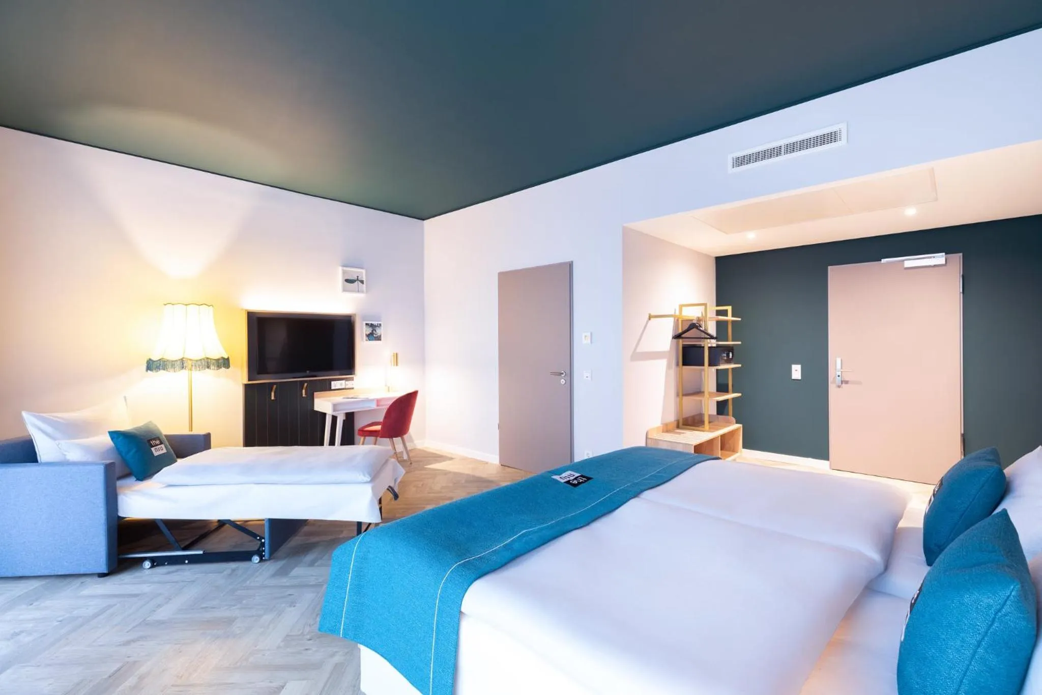 Photo of the whole room, Bed in Holiday Inn - the niu, Flower Konstanz by IHG