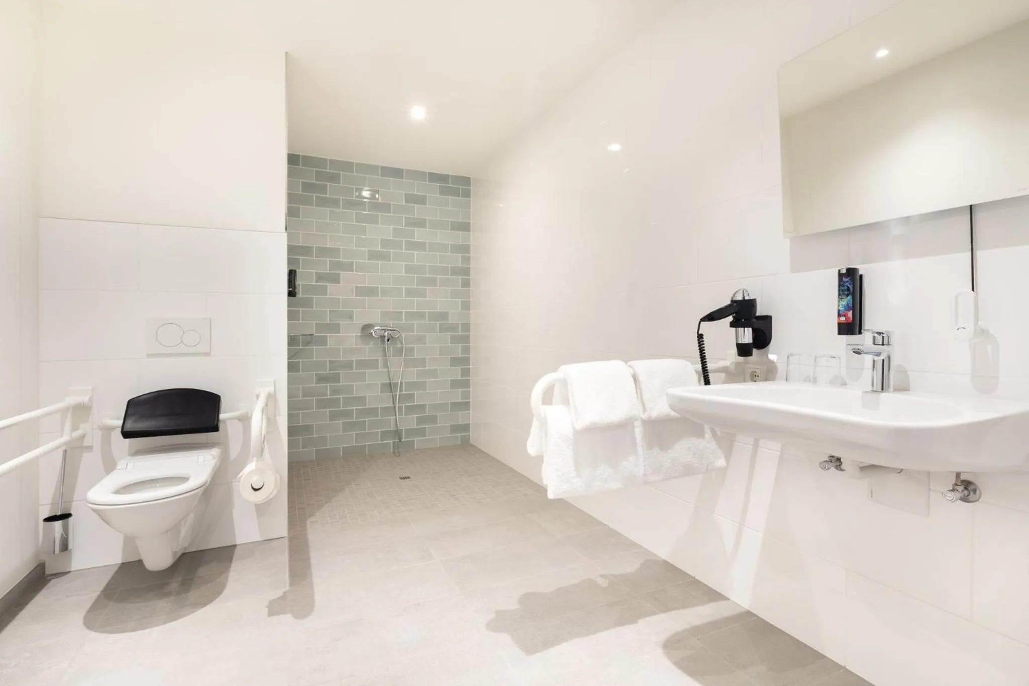 Photo of the whole room in Holiday Inn - the niu, Flower Konstanz by IHG