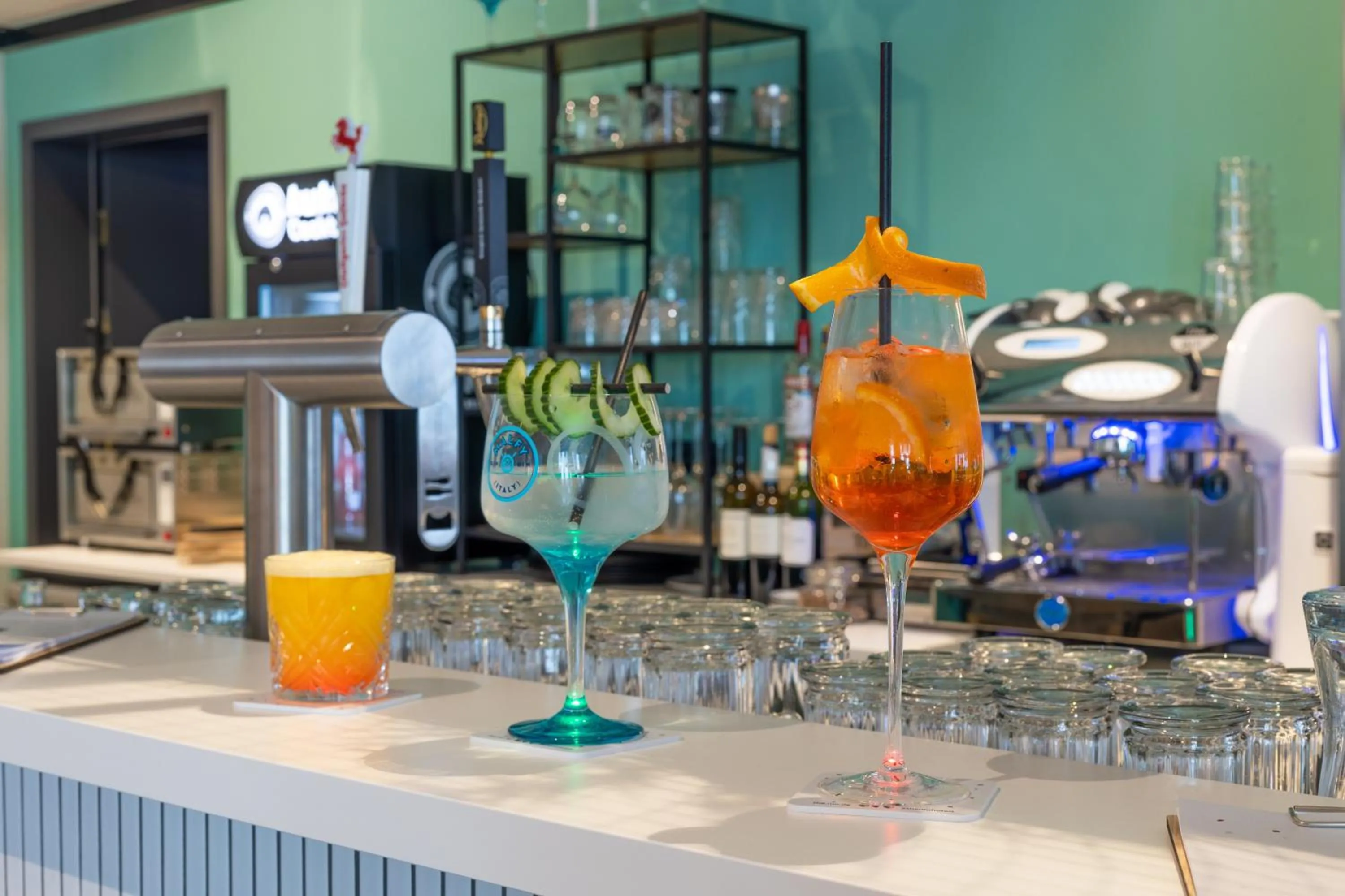 Lounge or bar in Holiday Inn-the niu, Wave Karlsruhe Oststadt by IHG