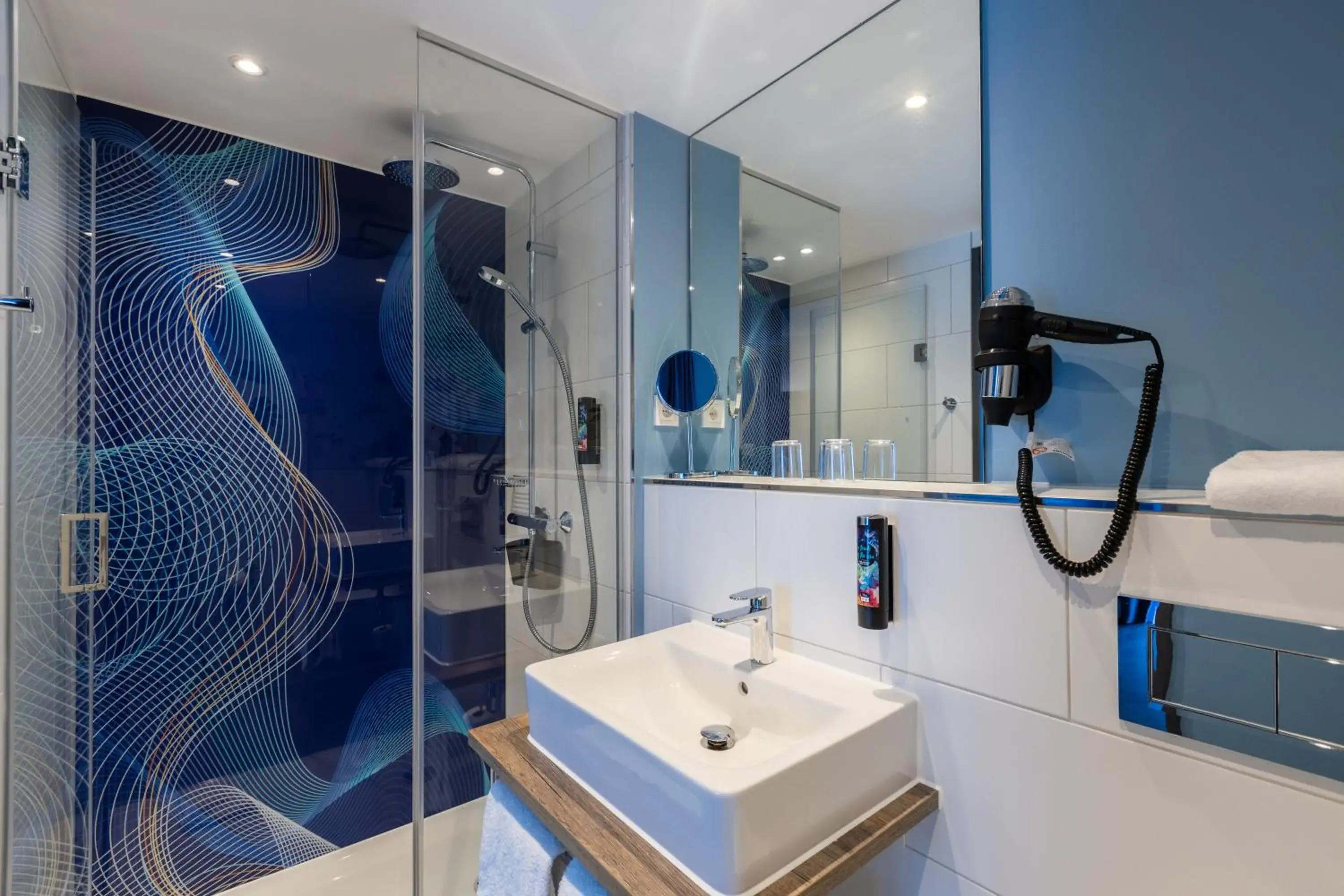 Premium Queen Room with Kitchenette in Holiday Inn-the niu, Wave Karlsruhe Oststadt by IHG Premium Queen Room with Kitchenette in Holiday Inn-the niu, Wave Karlsruhe Oststadt by IHG