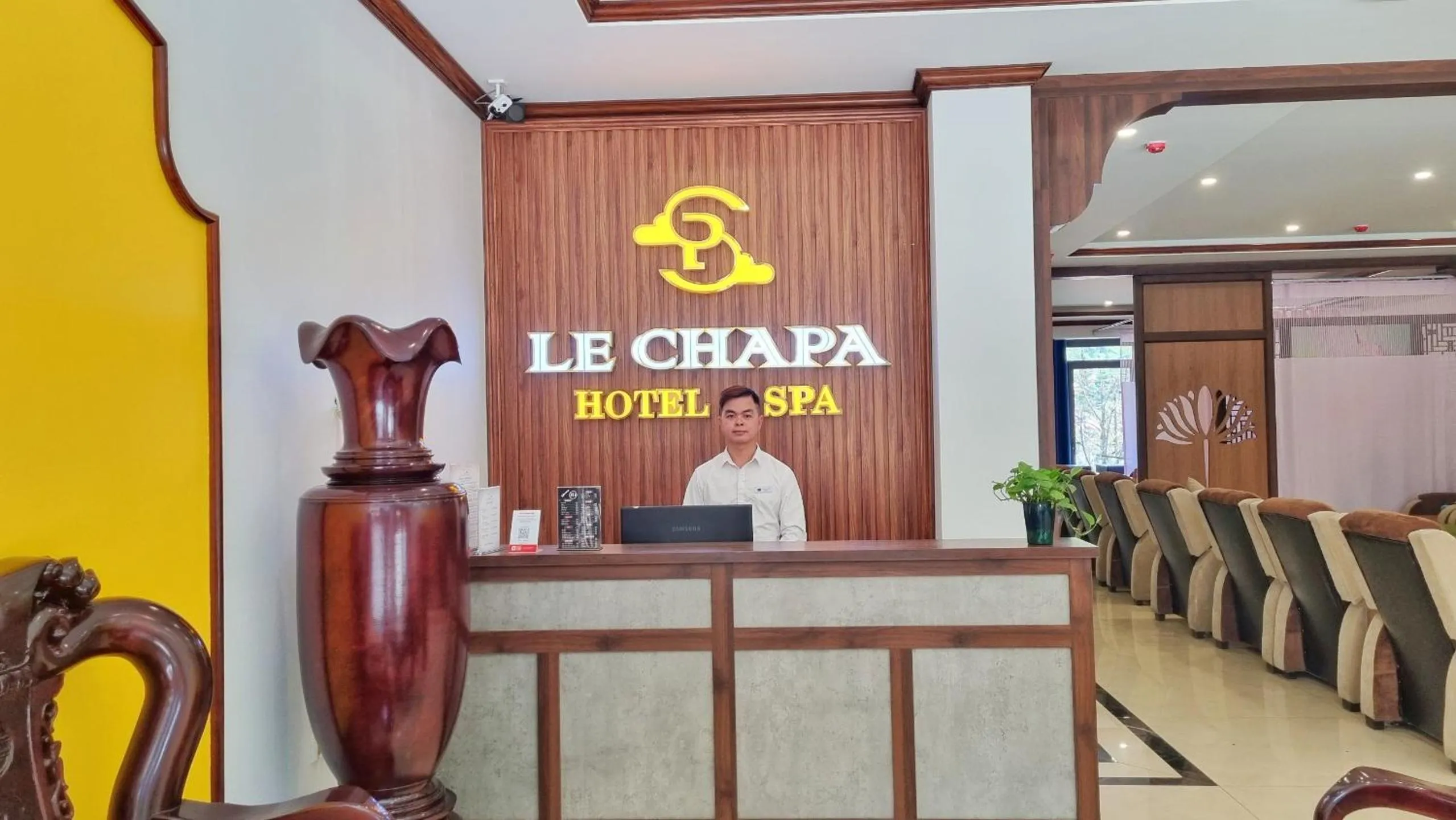 People in Le Chapa Hotel & Spa