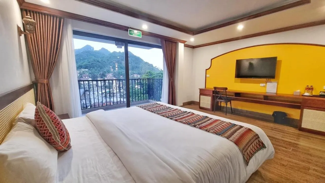 Communal lounge/ TV room, Bed in Le Chapa Hotel & Spa