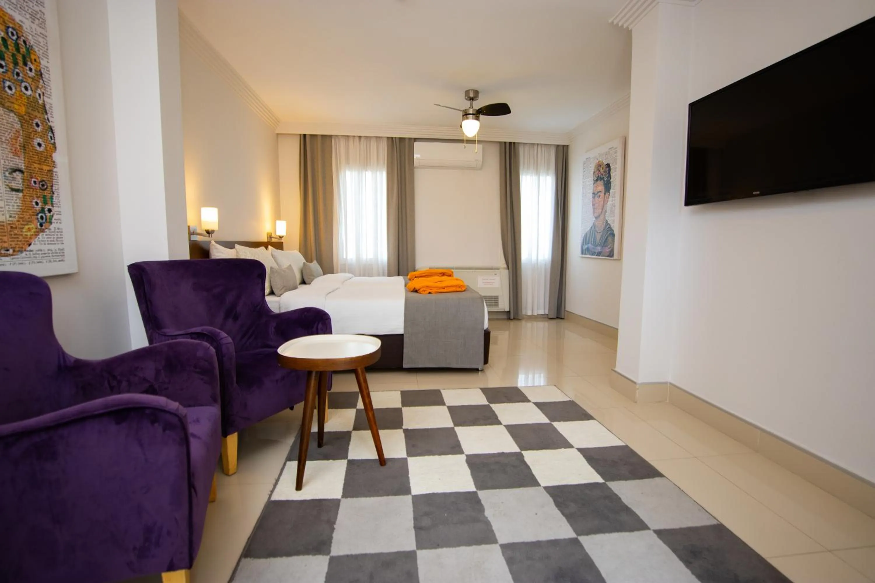 Communal lounge/ TV room in Hotel Pier Bodrum Marina