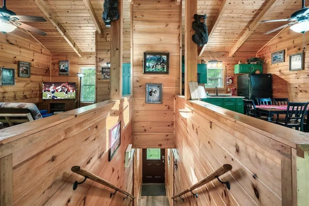 A Top Notch Lodge~Gatlinburg