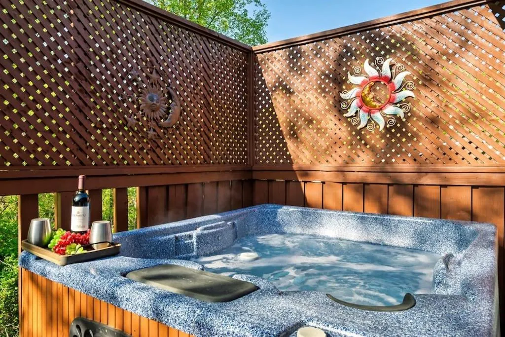 A Top Notch Lodge~Gatlinburg