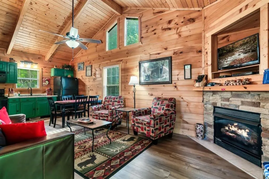 A Top Notch Lodge~Gatlinburg