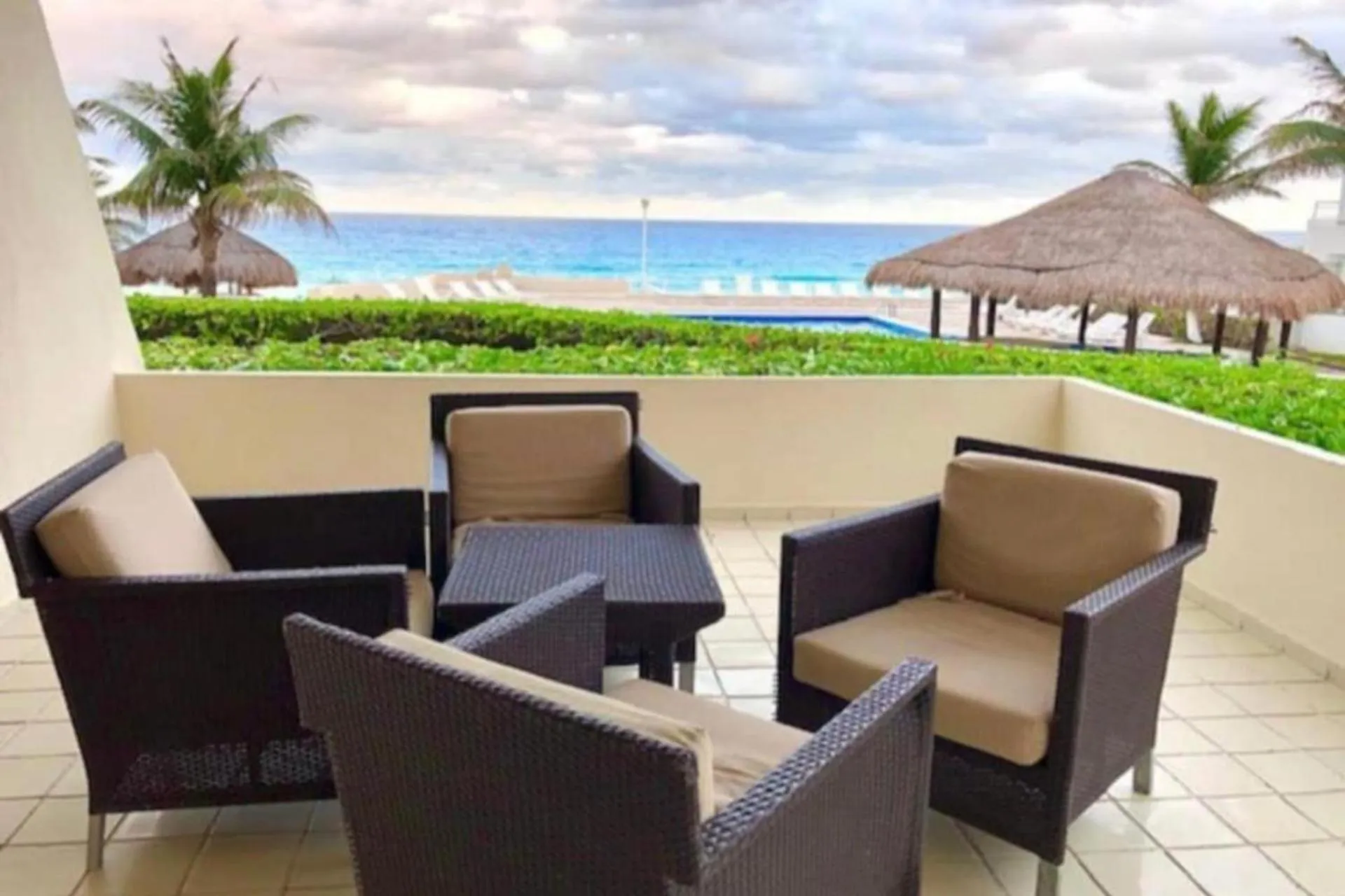Balcony/Terrace in Apartamento en Zona Hotelera frente a la Playa Quintana Roo, México