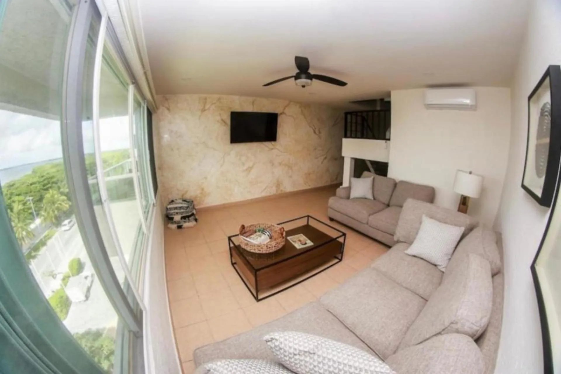 TV and multimedia in Apartamento en Zona Hotelera frente a la Playa Quintana Roo, México