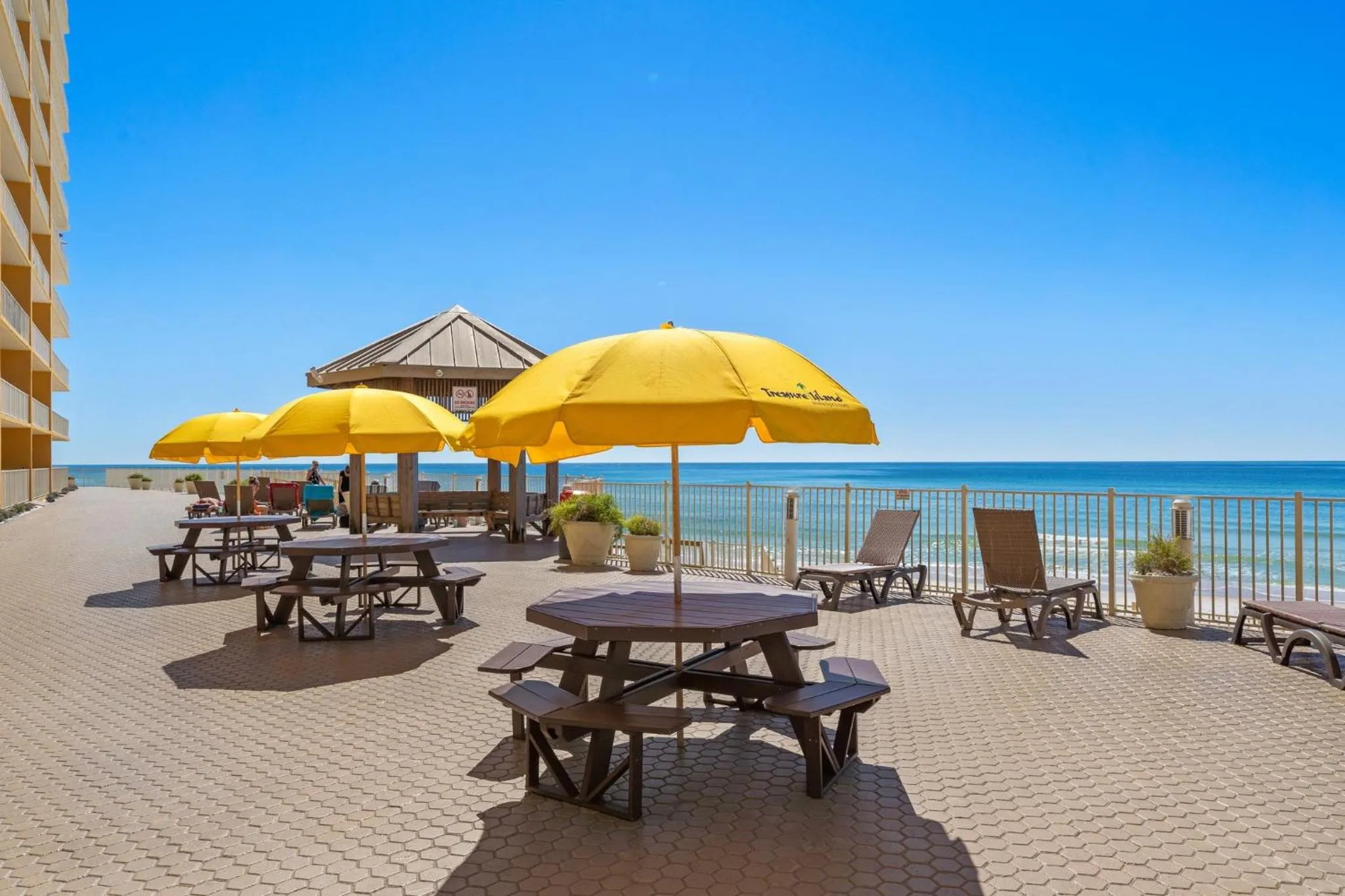 Property building in Treasure Island #0404