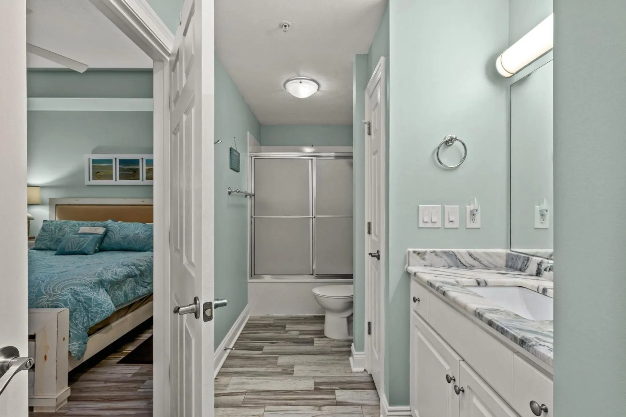 Property building, Bed in Treasure Island #0404