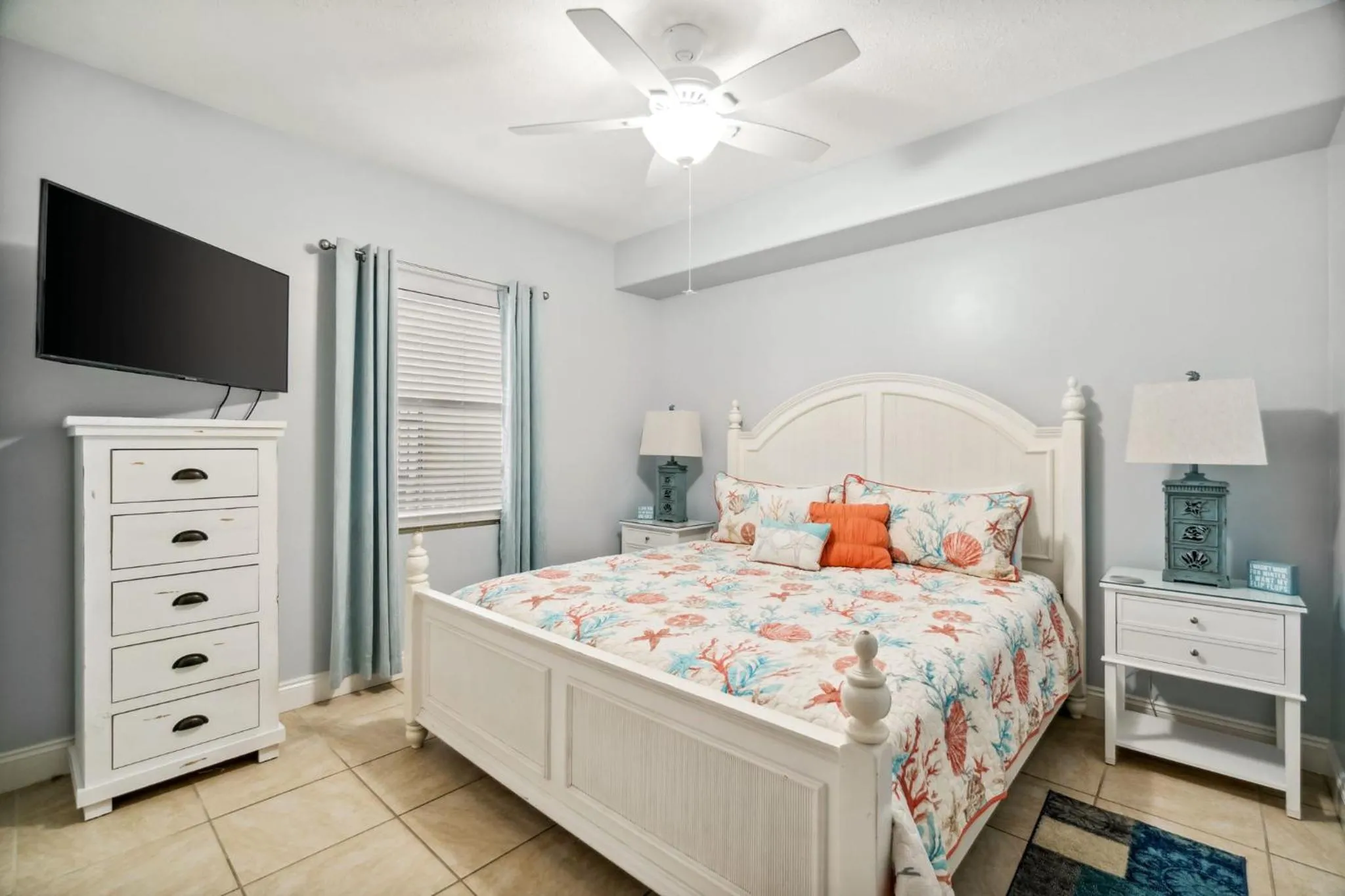 Property building, Bed in Treasure Island #0110