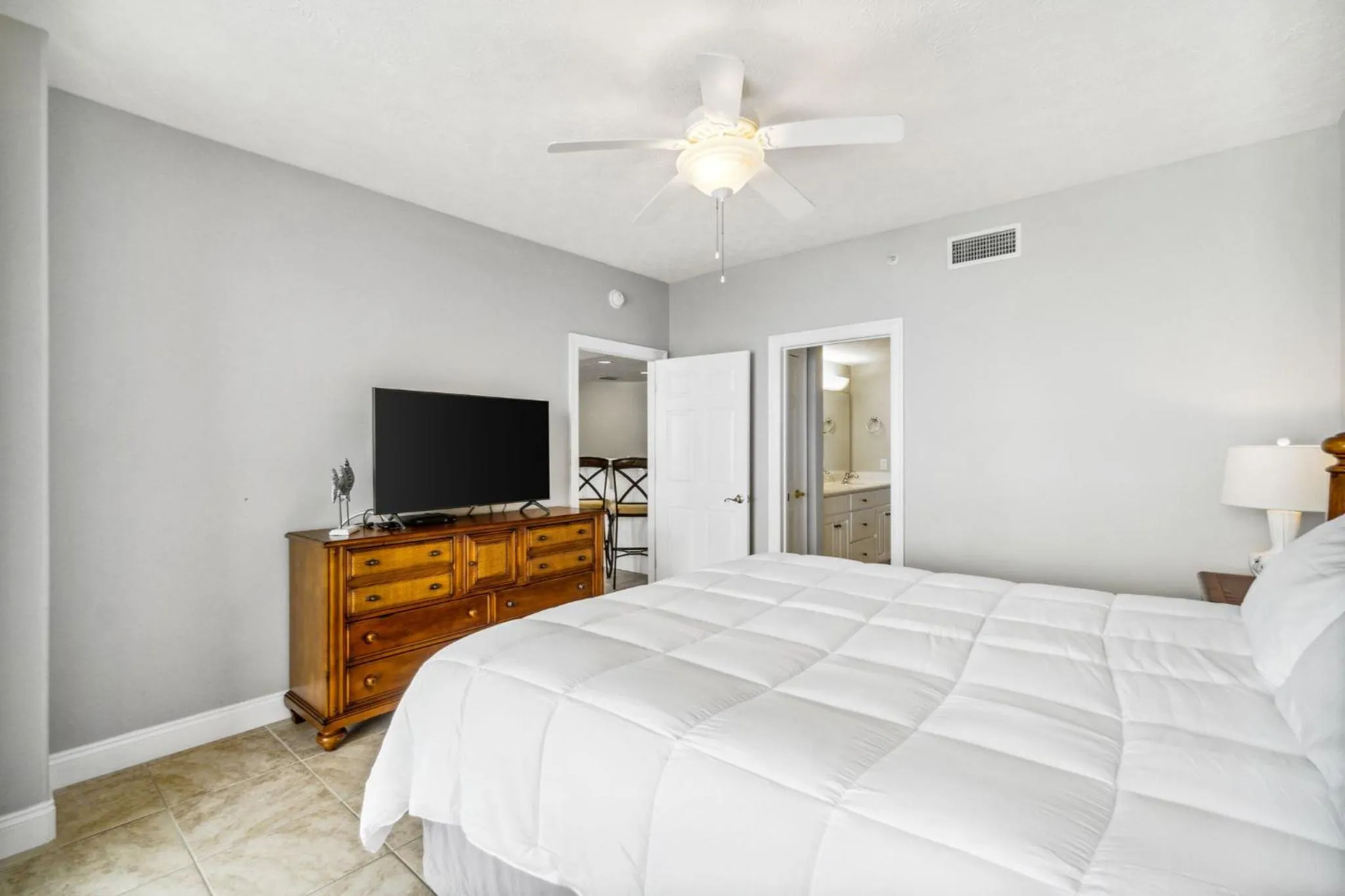 Property building, Bed in Treasure Island #1808