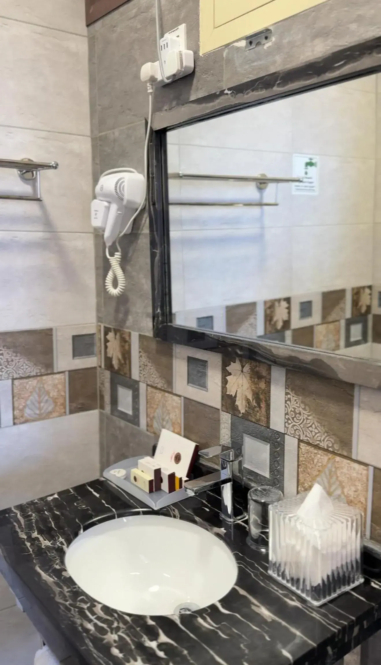 Deluxe King Room in SEAVIEW HOTEL Deluxe King Room in SEAVIEW HOTEL