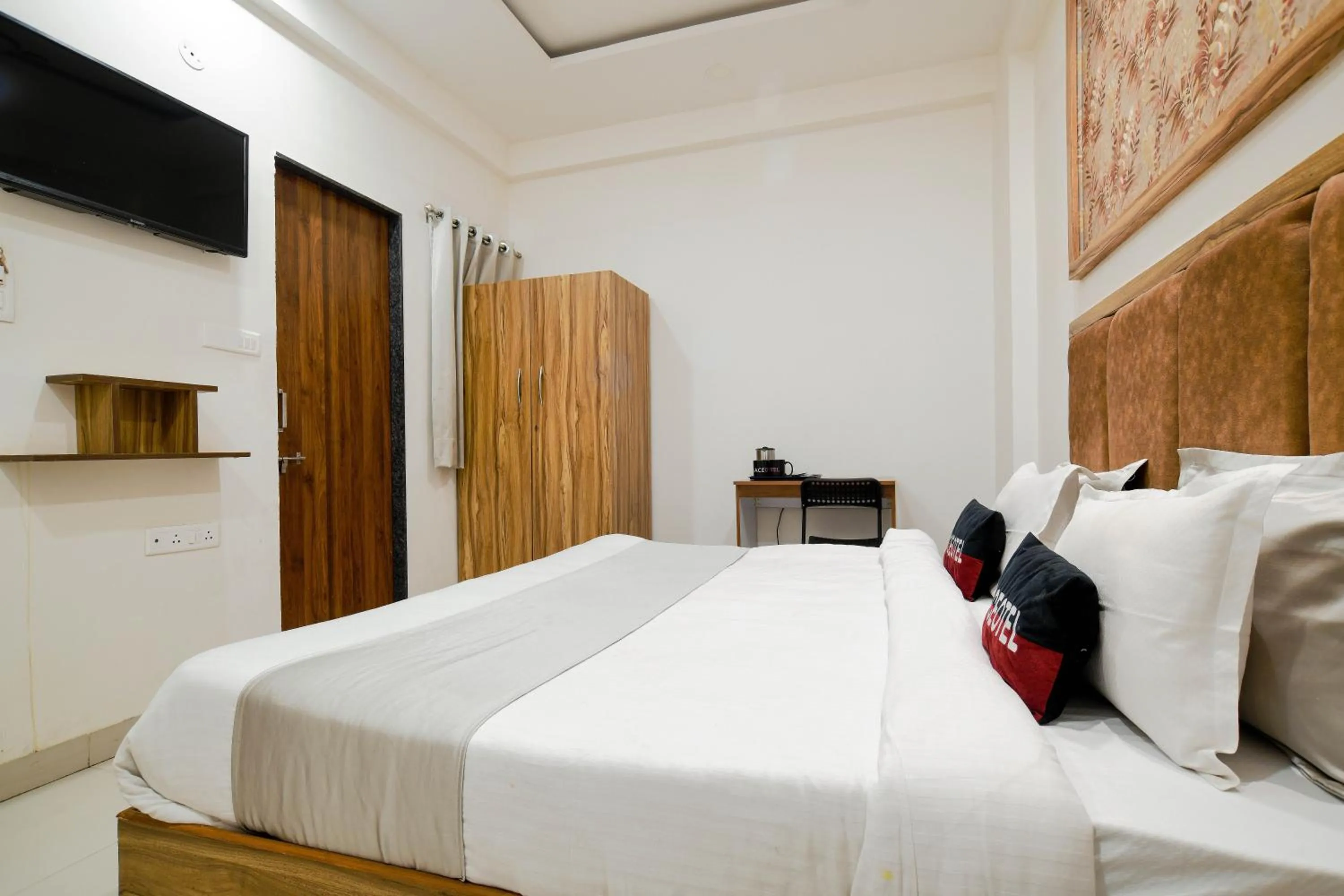 TV and multimedia, Bed in Aceotel Inn Flamingo