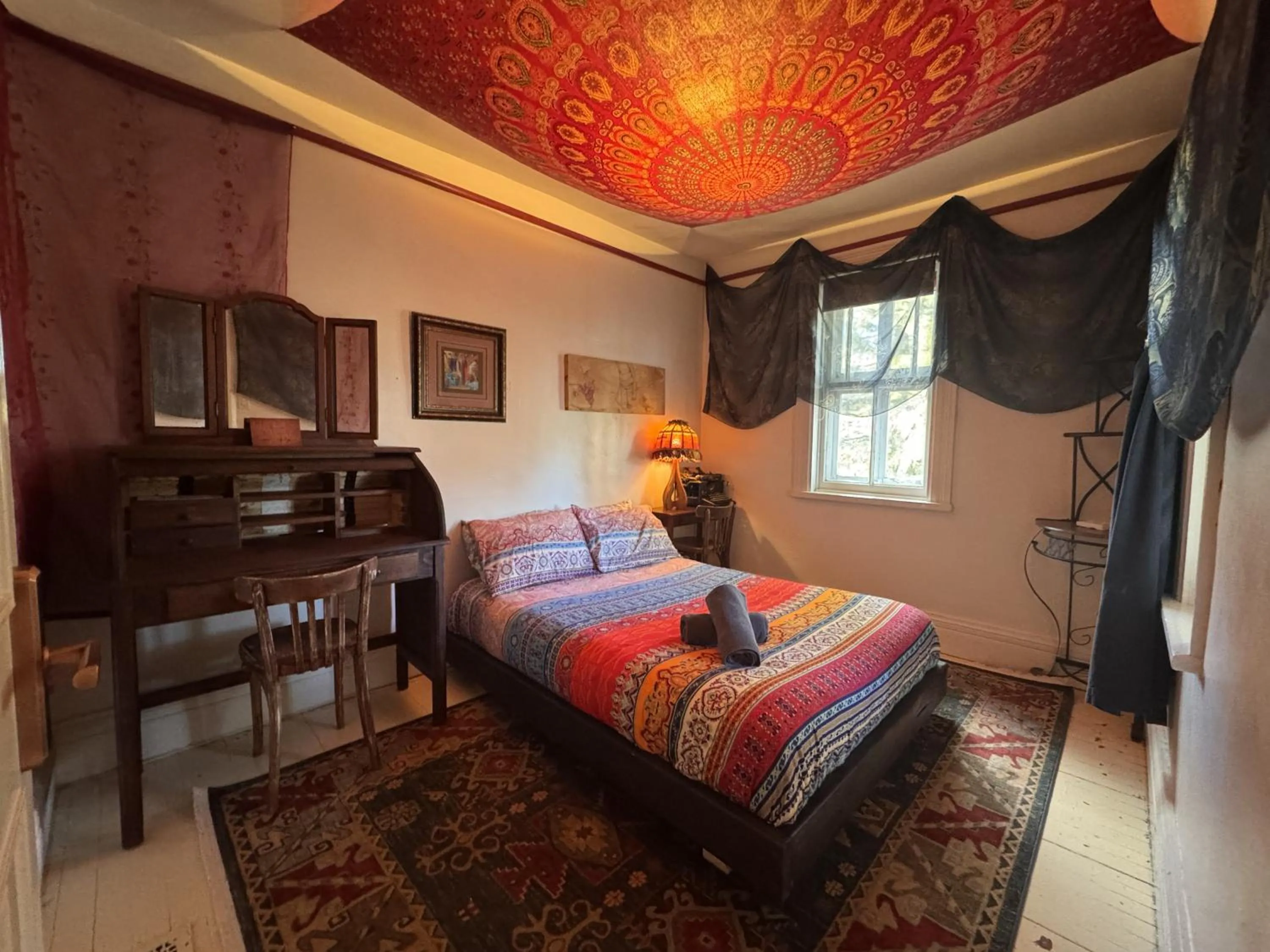 Bed in Le Salon des Inconnus