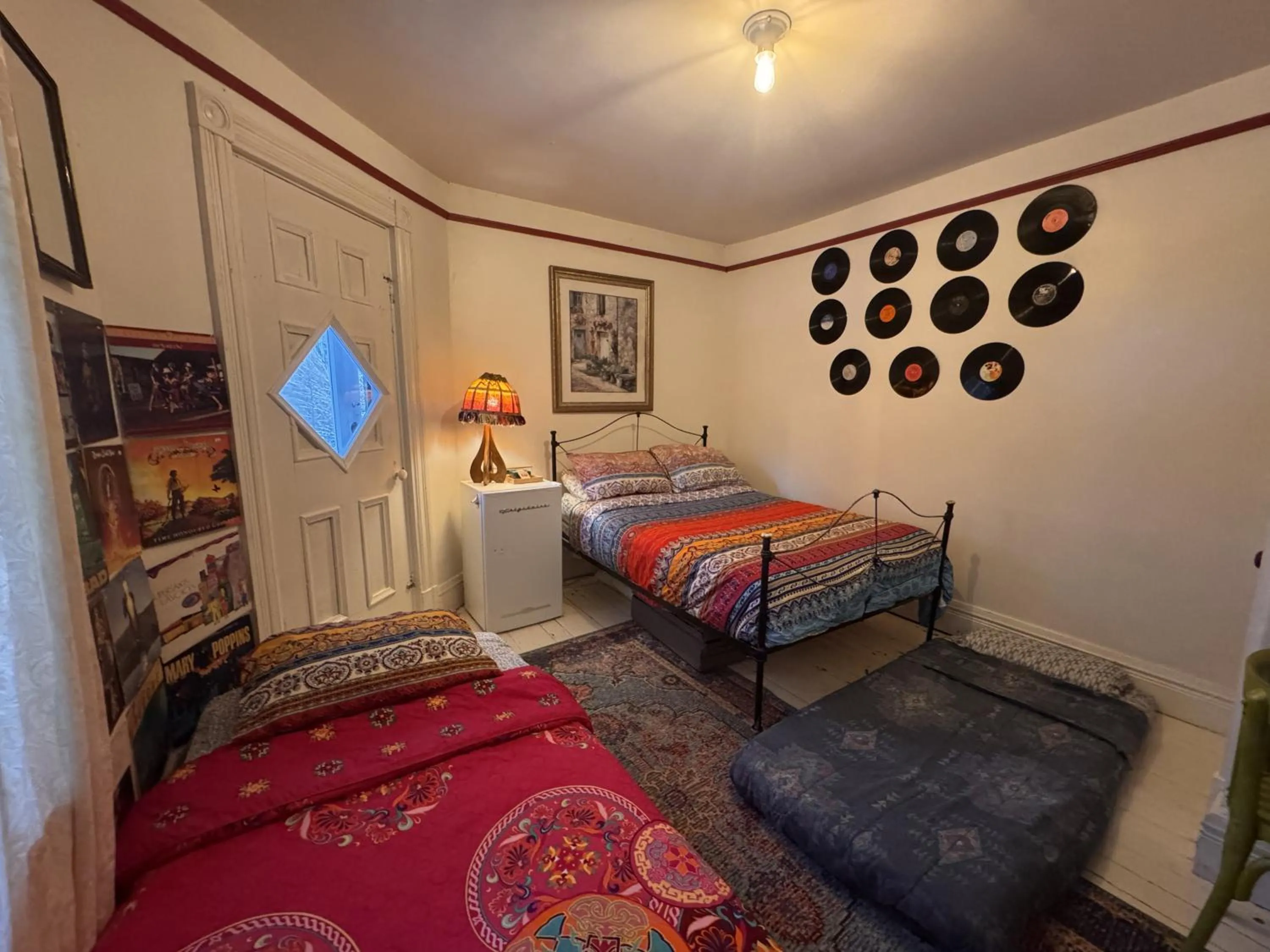 Bed in Le Salon des Inconnus