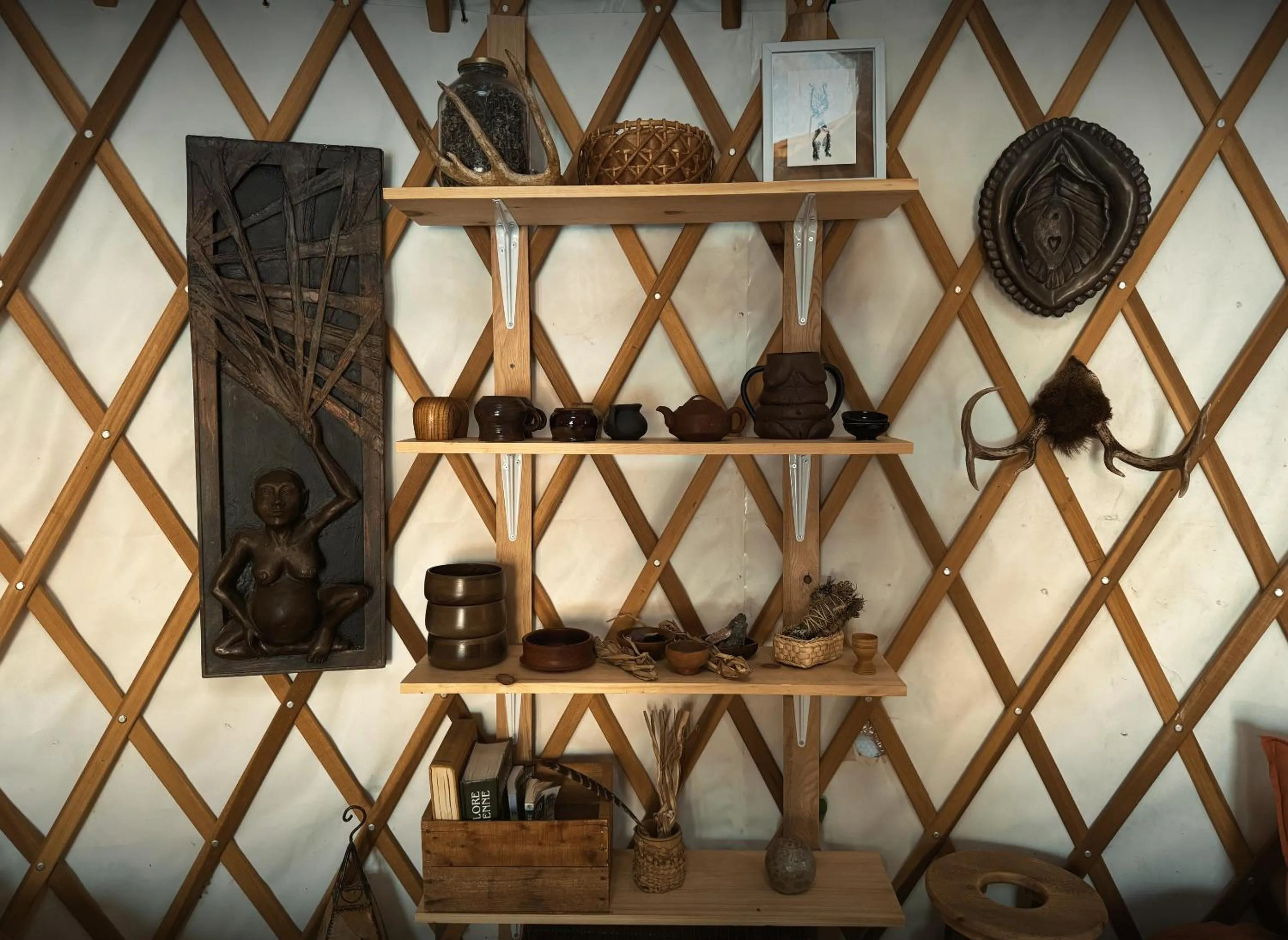 Decorative detail in Le Salon des Inconnus