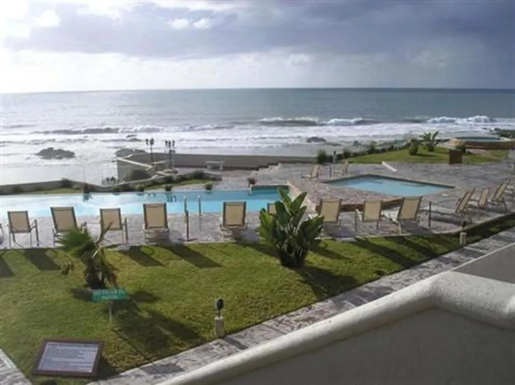 Pool view in 'Luxury Oceanfront Penthouse with Pools, Jacuzzis and Spectacular Ocean Views'