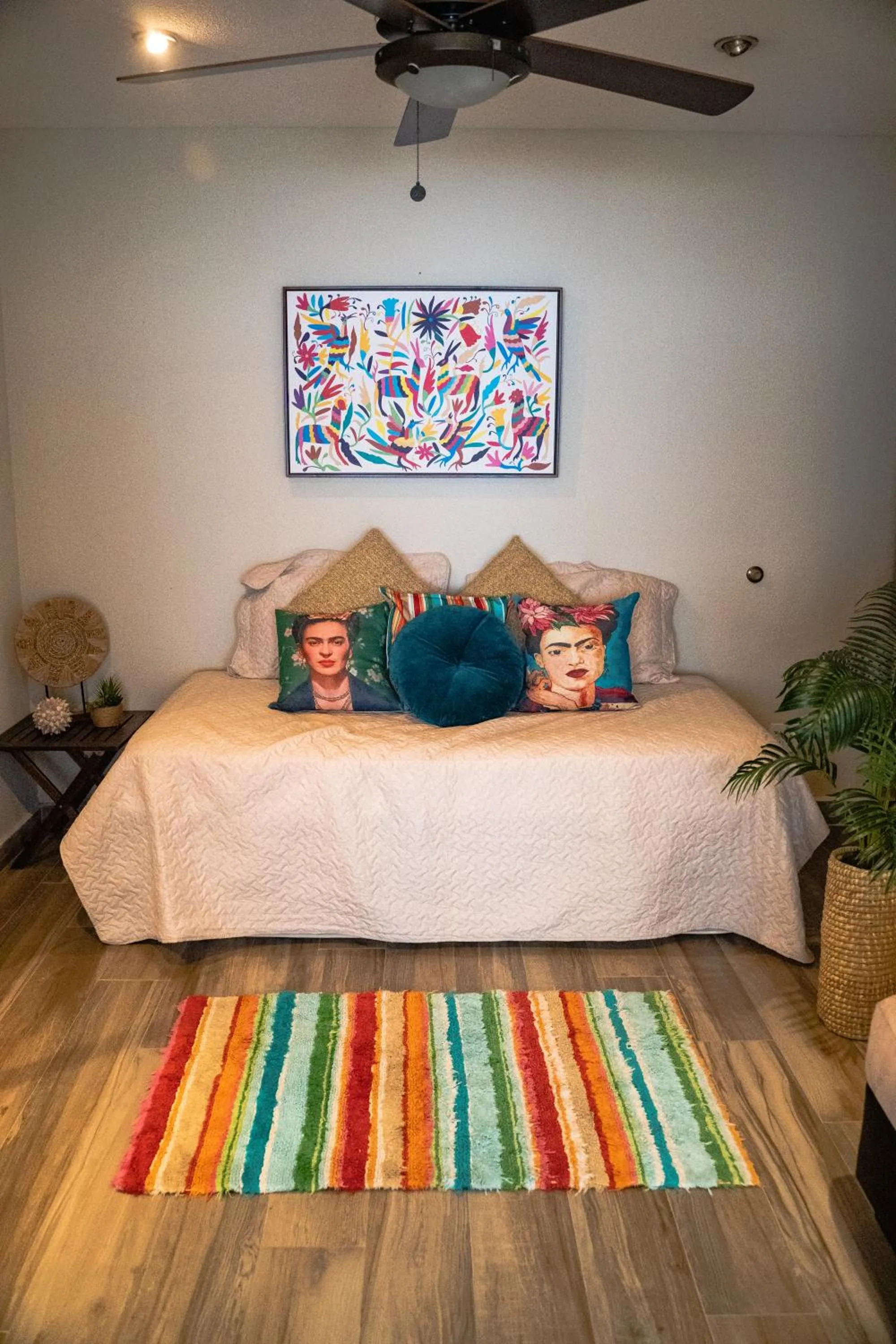 Photo of the whole room, Bed in 'Luxury Oceanfront Penthouse with Pools, Jacuzzis and Spectacular Ocean Views'