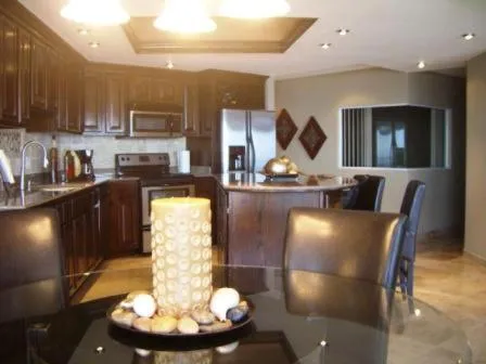 Dining area in 'Luxury Oceanfront Penthouse with Pools, Jacuzzis and Spectacular Ocean Views'