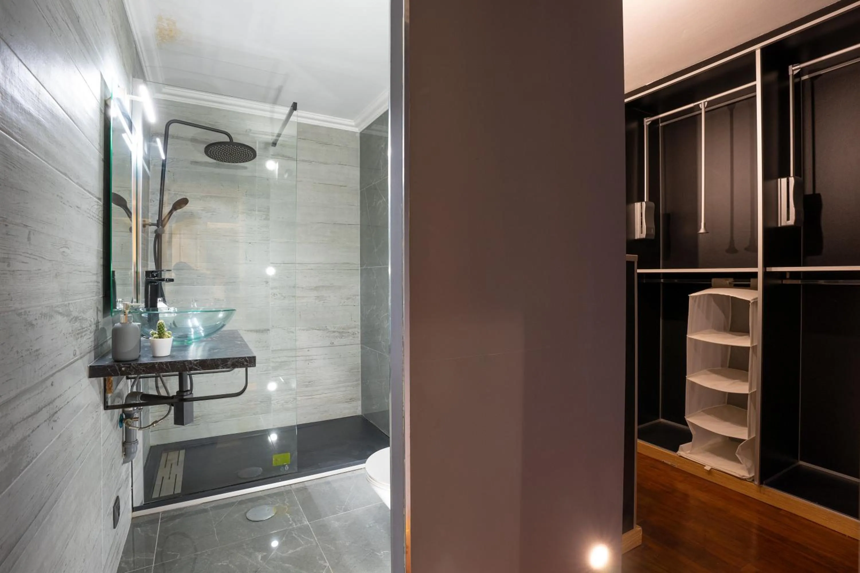 Charming Apt in Historic House