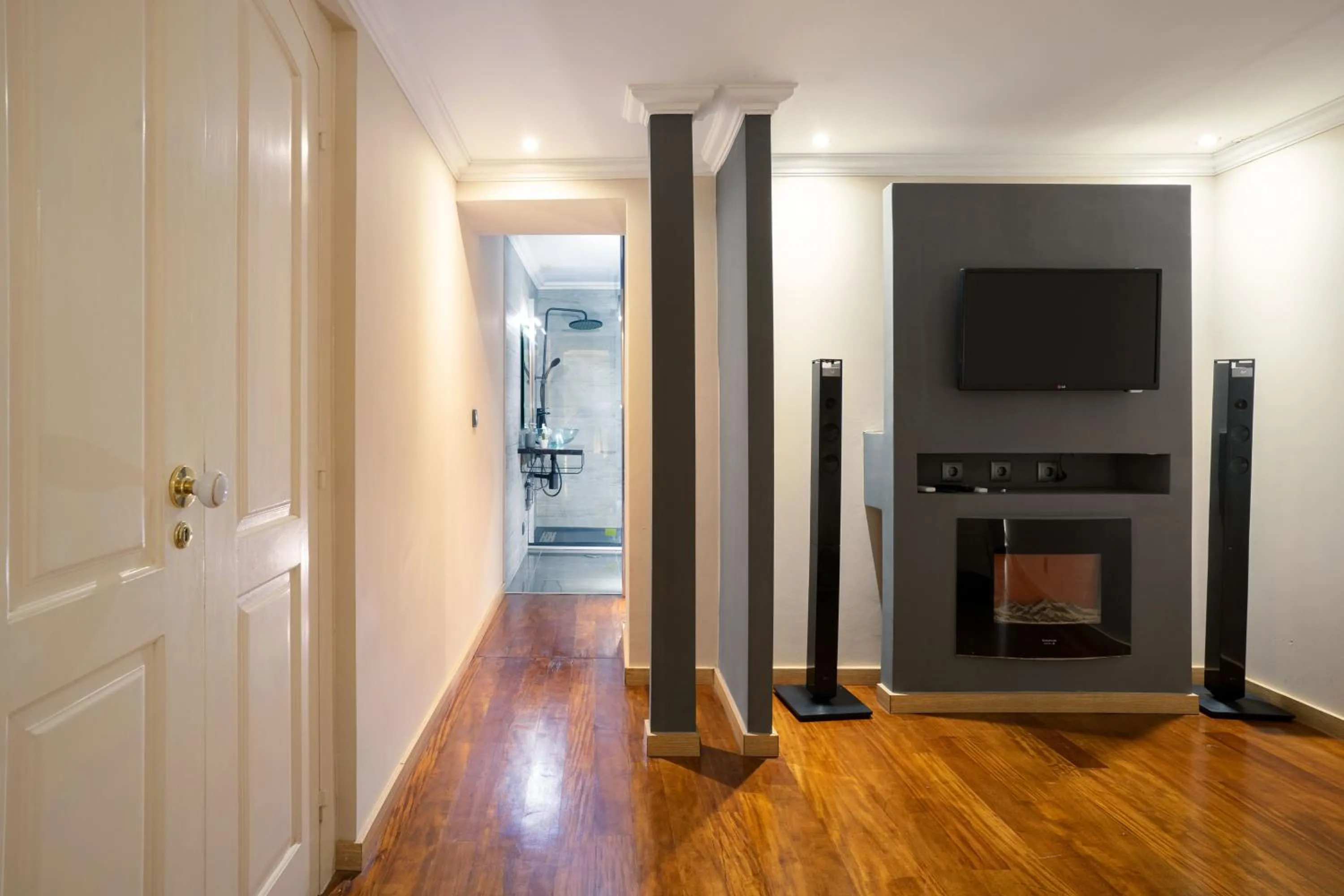 Charming Apt in Historic House
