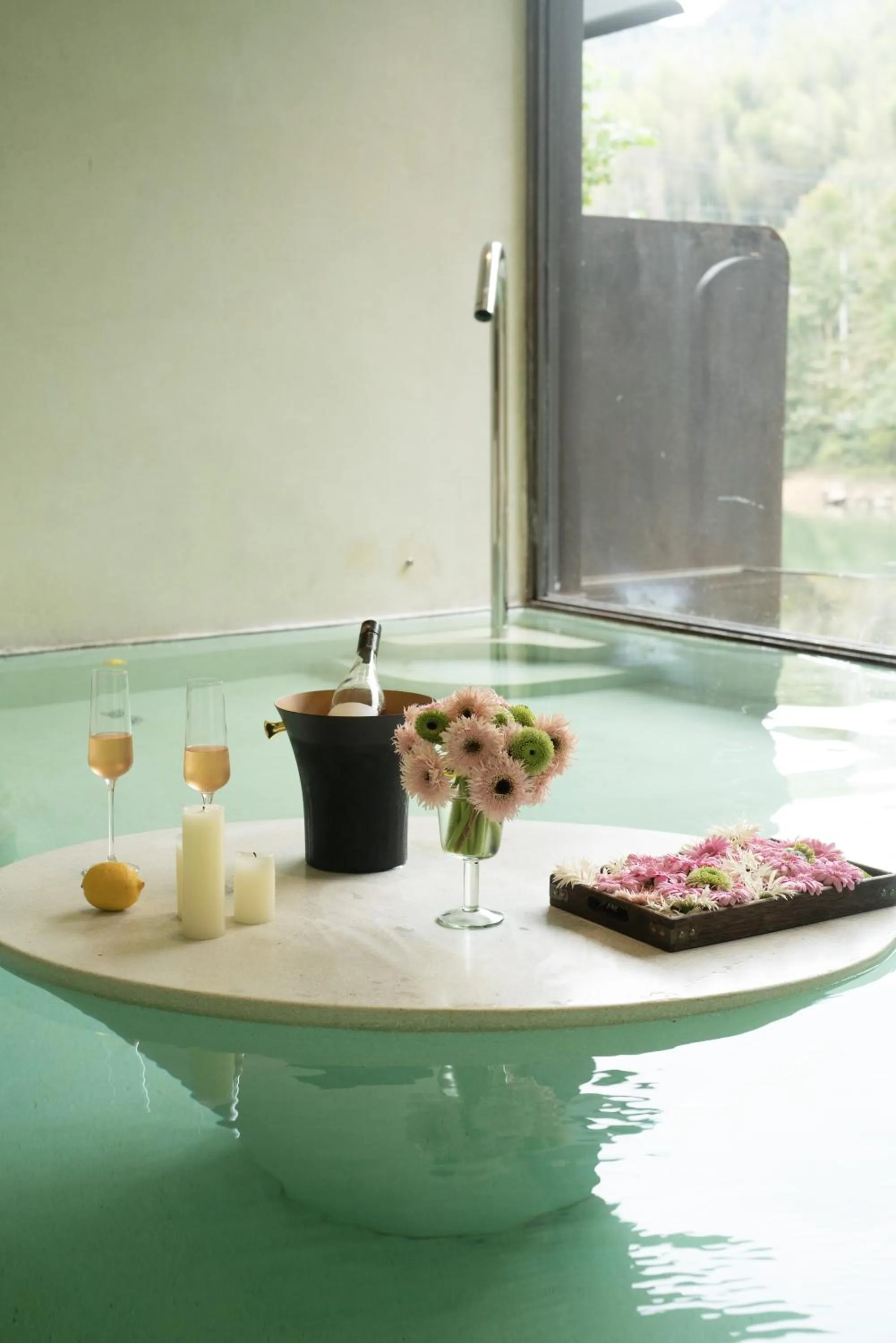 Hot Spring Bath in Yakamoz Qianchuan Hotel