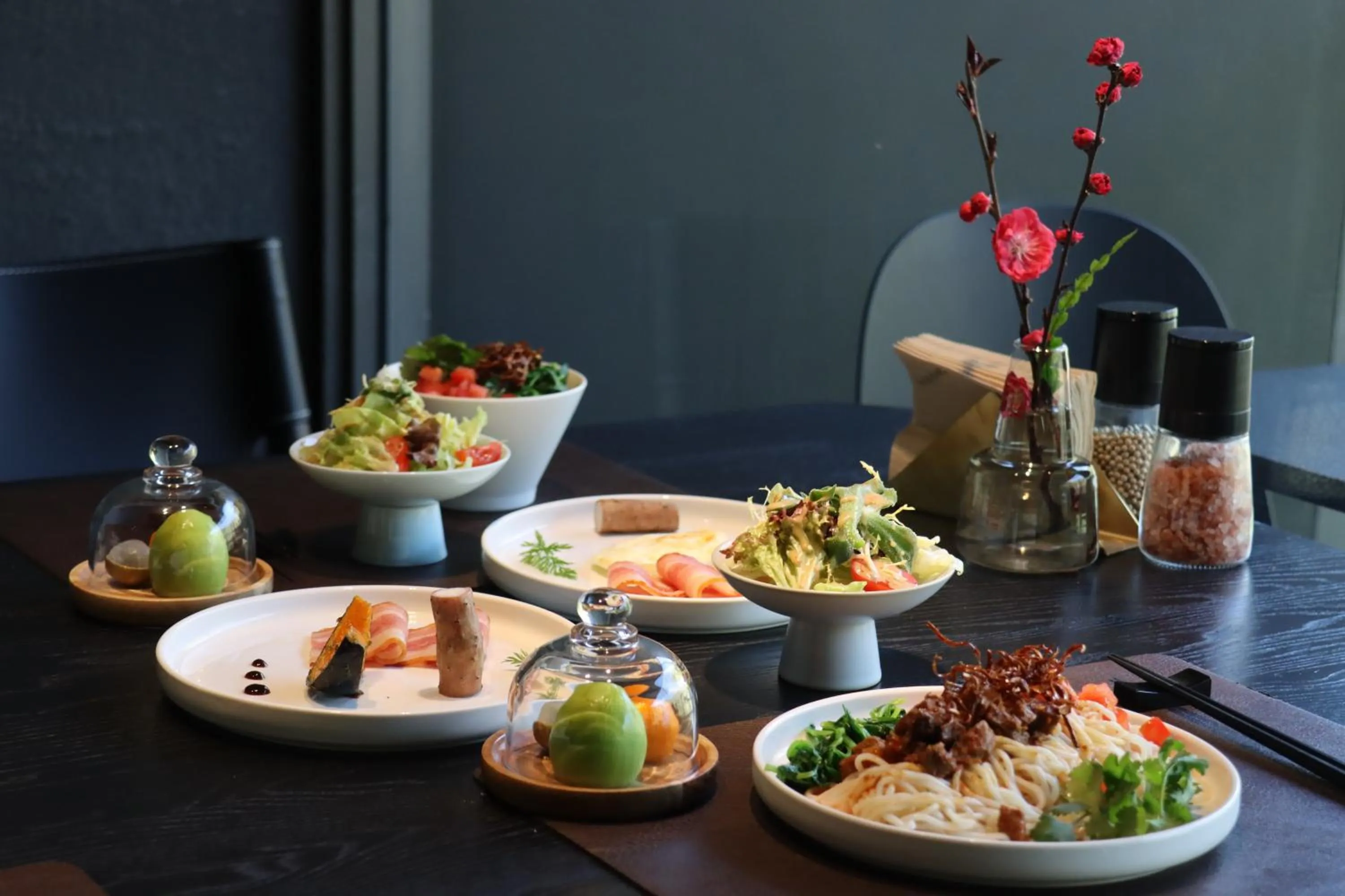 Restaurant/places to eat in Yakamoz Qianchuan Hotel