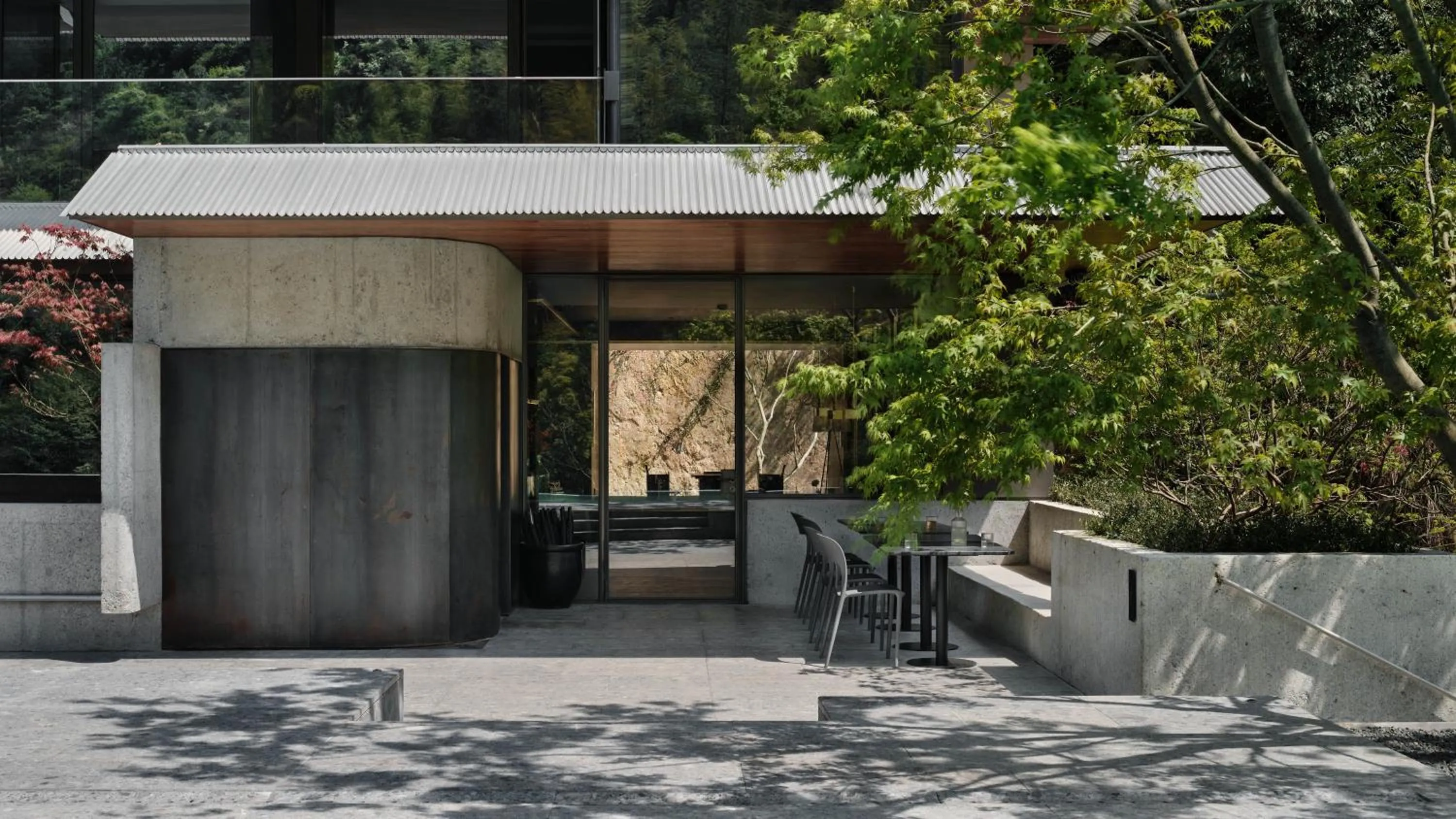 Property building in Yakamoz Qianchuan Hotel