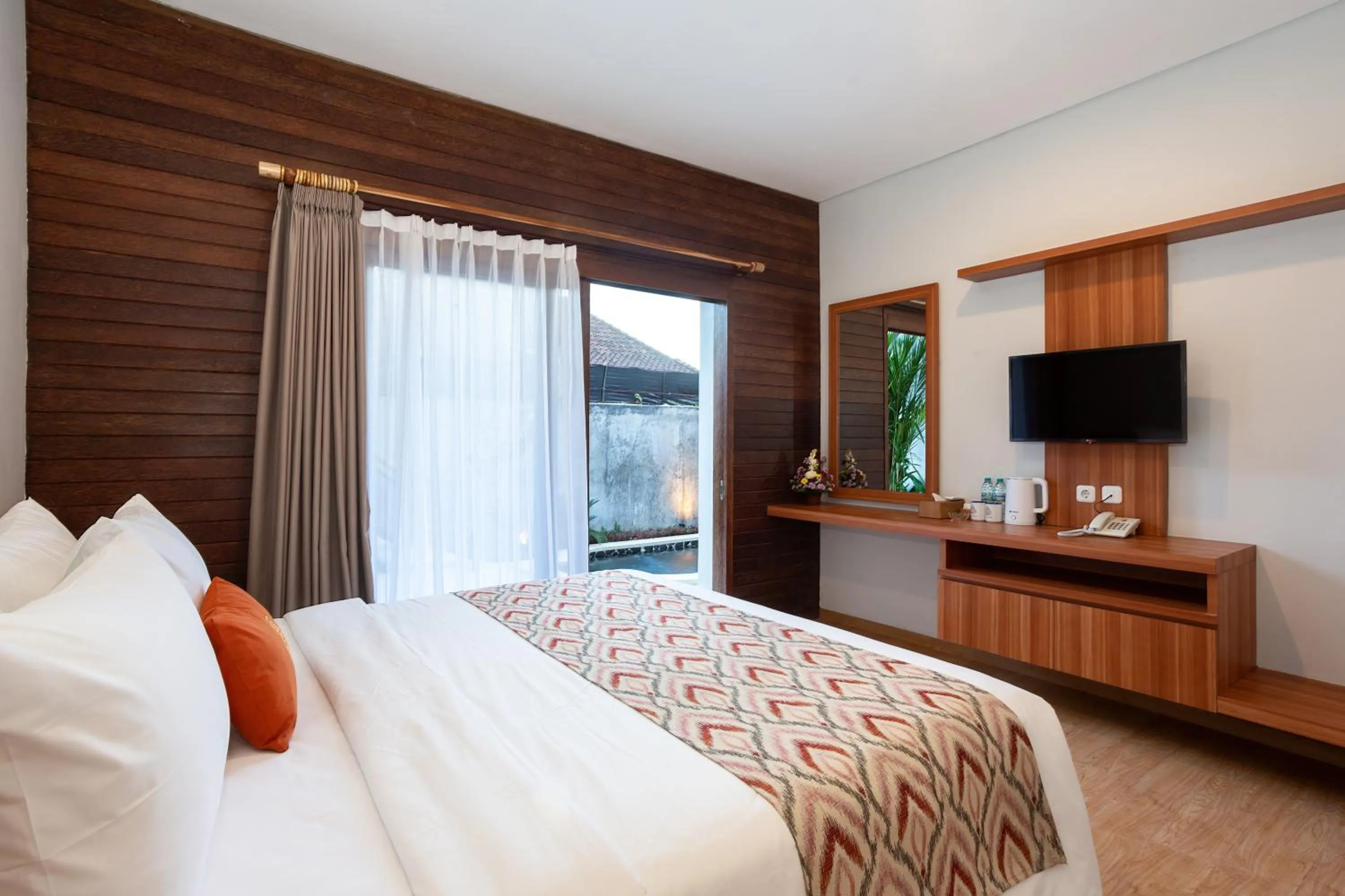 Photo of the whole room, Bed in Paisa Ubud