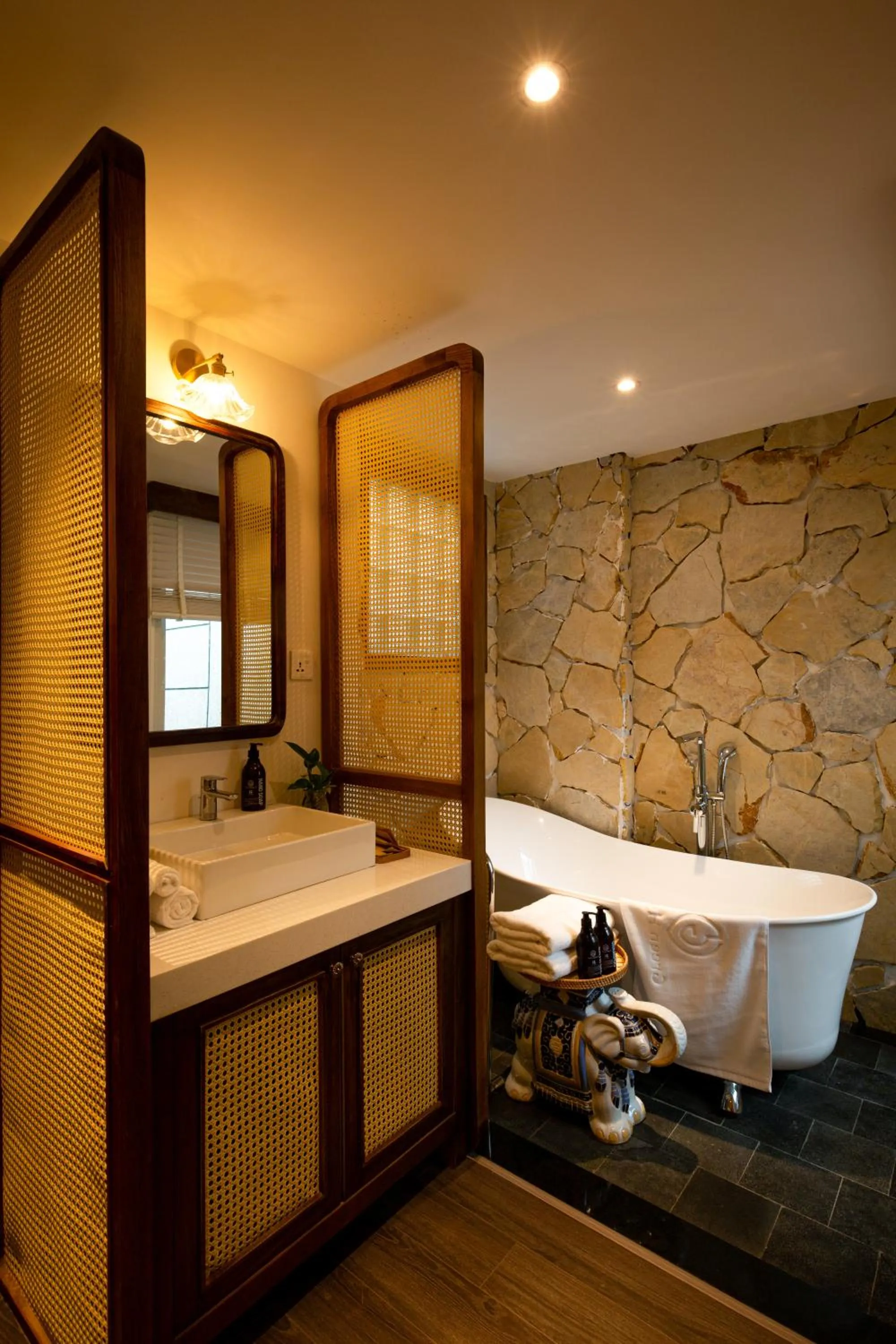 Bath in Green Home Nha Trang